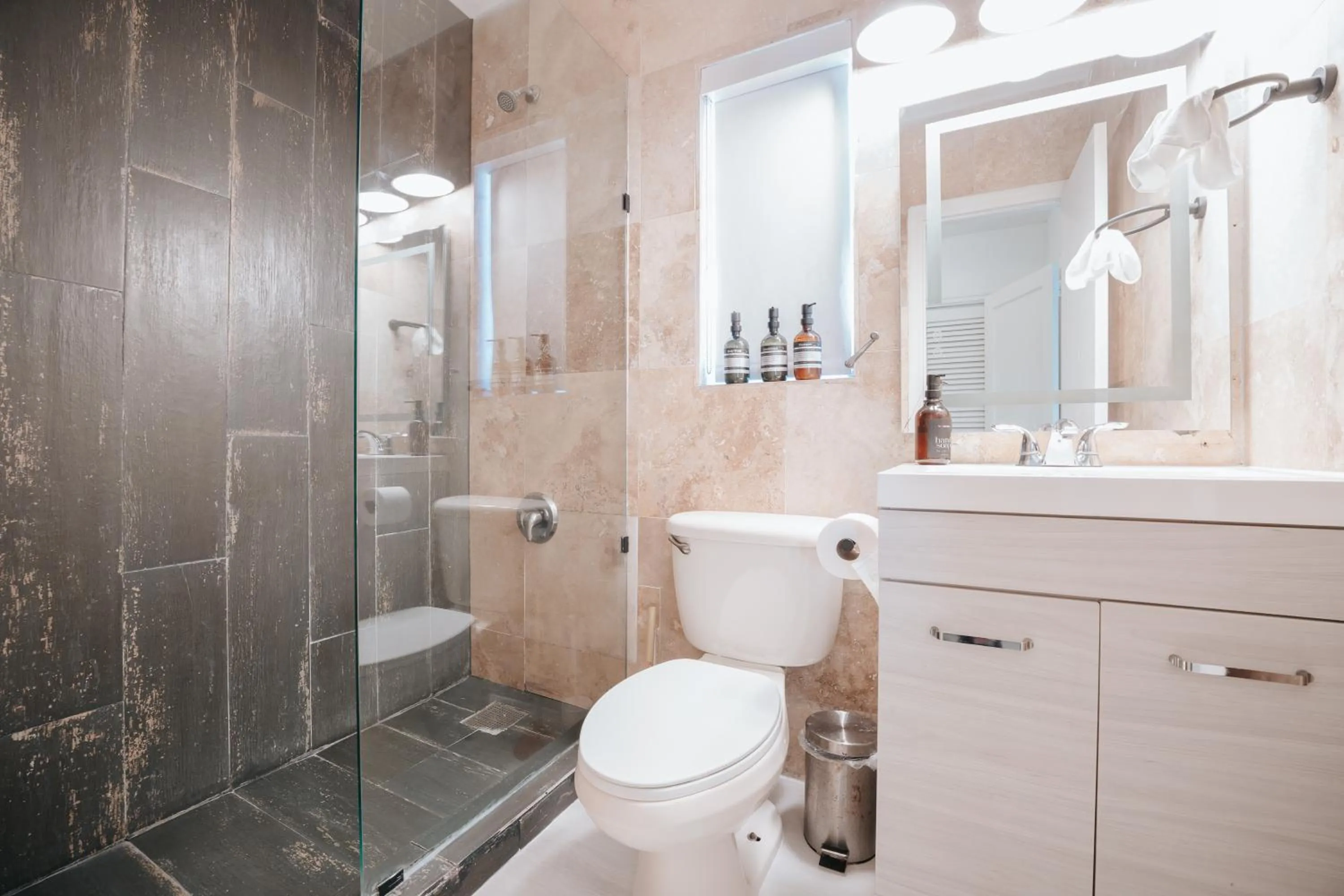 Bathroom in PRAIA Hotel Hollywood