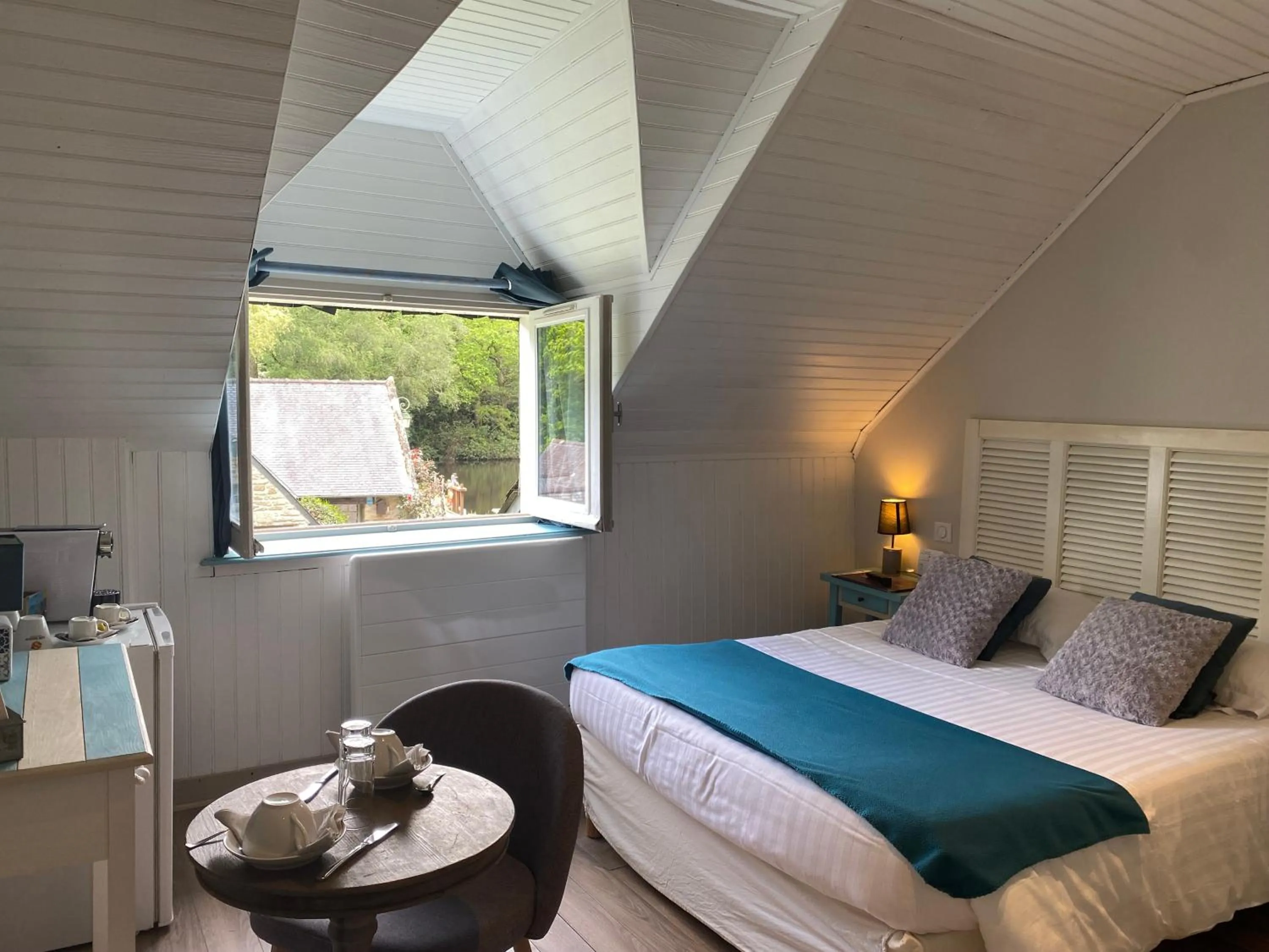 Bed in Les Moulins Du Duc ÉCOLODGE