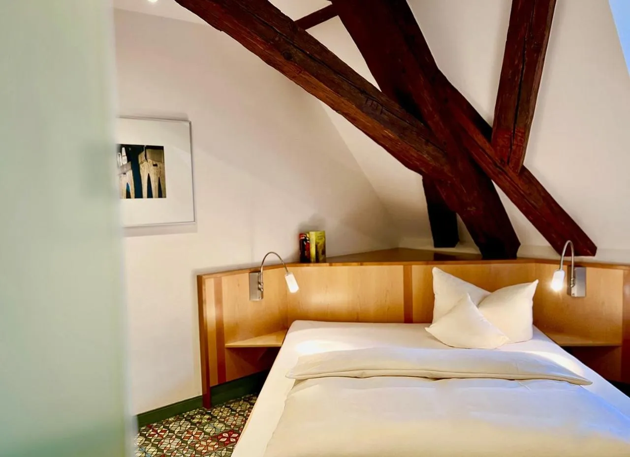 Bed in Hotel Münchner Hof und Blauer Turm