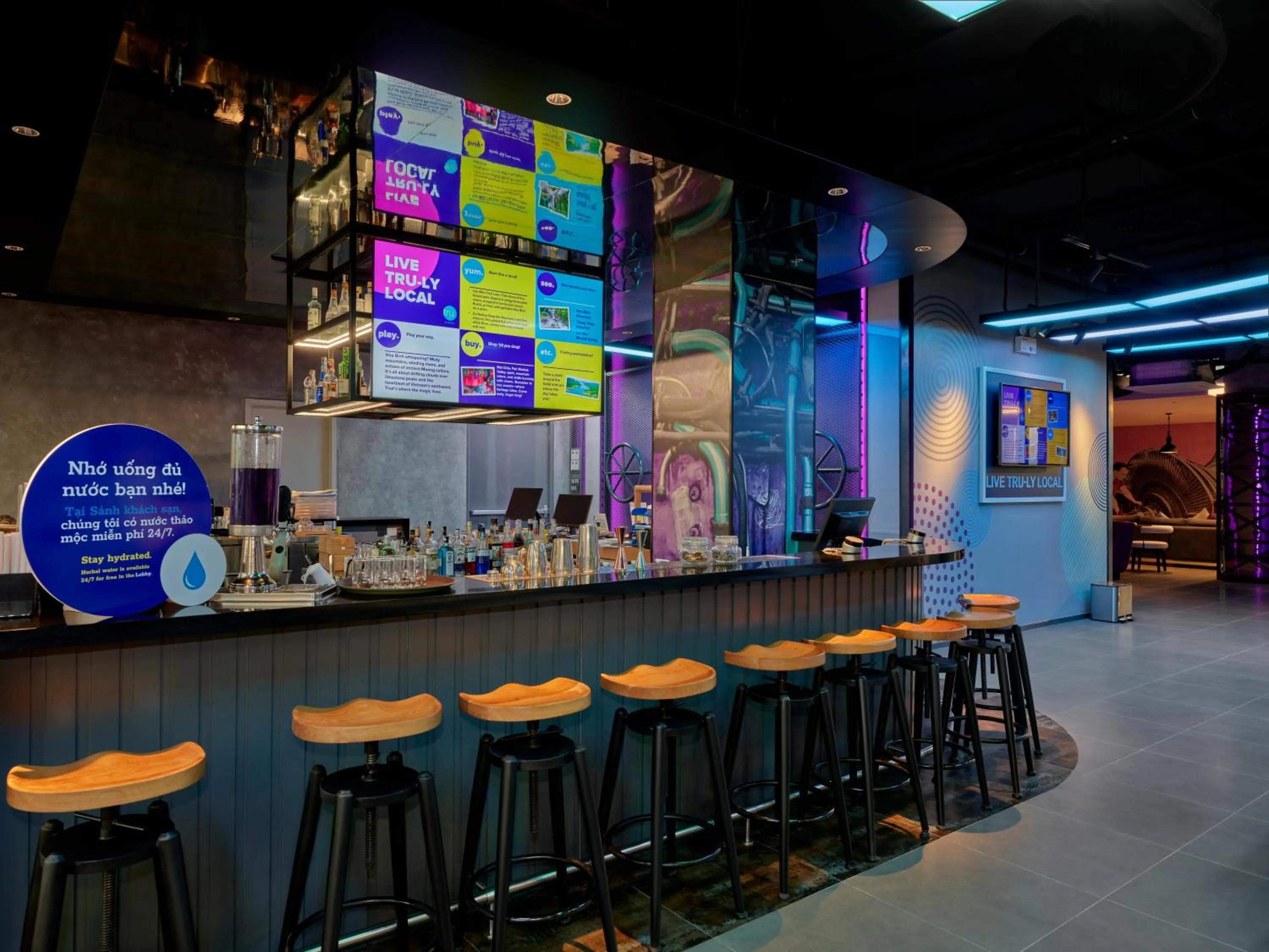 Lounge or bar in Tru by Hilton Hoa Binh City Centre