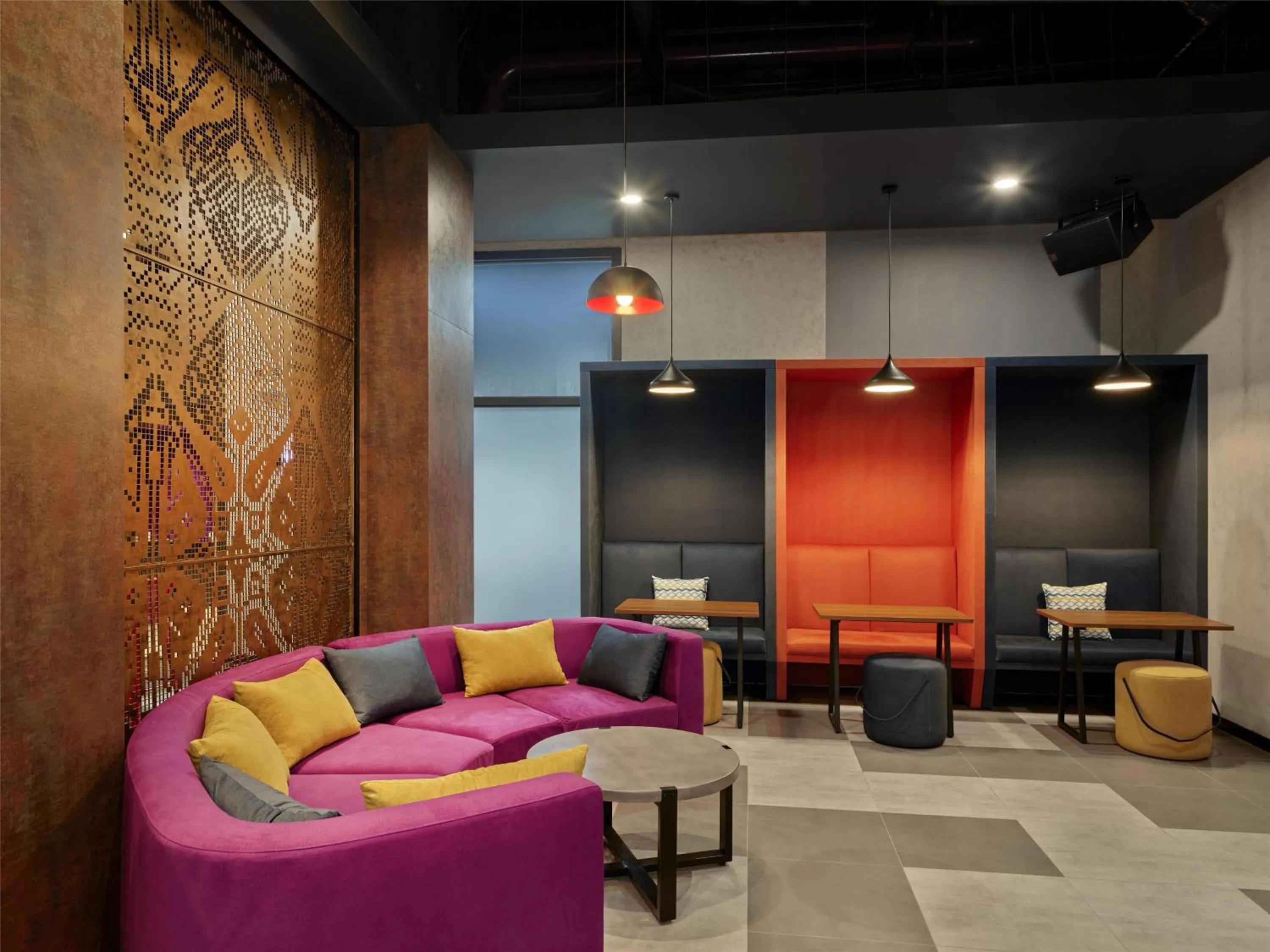 Lobby or reception in Tru by Hilton Viet Tri City Centre