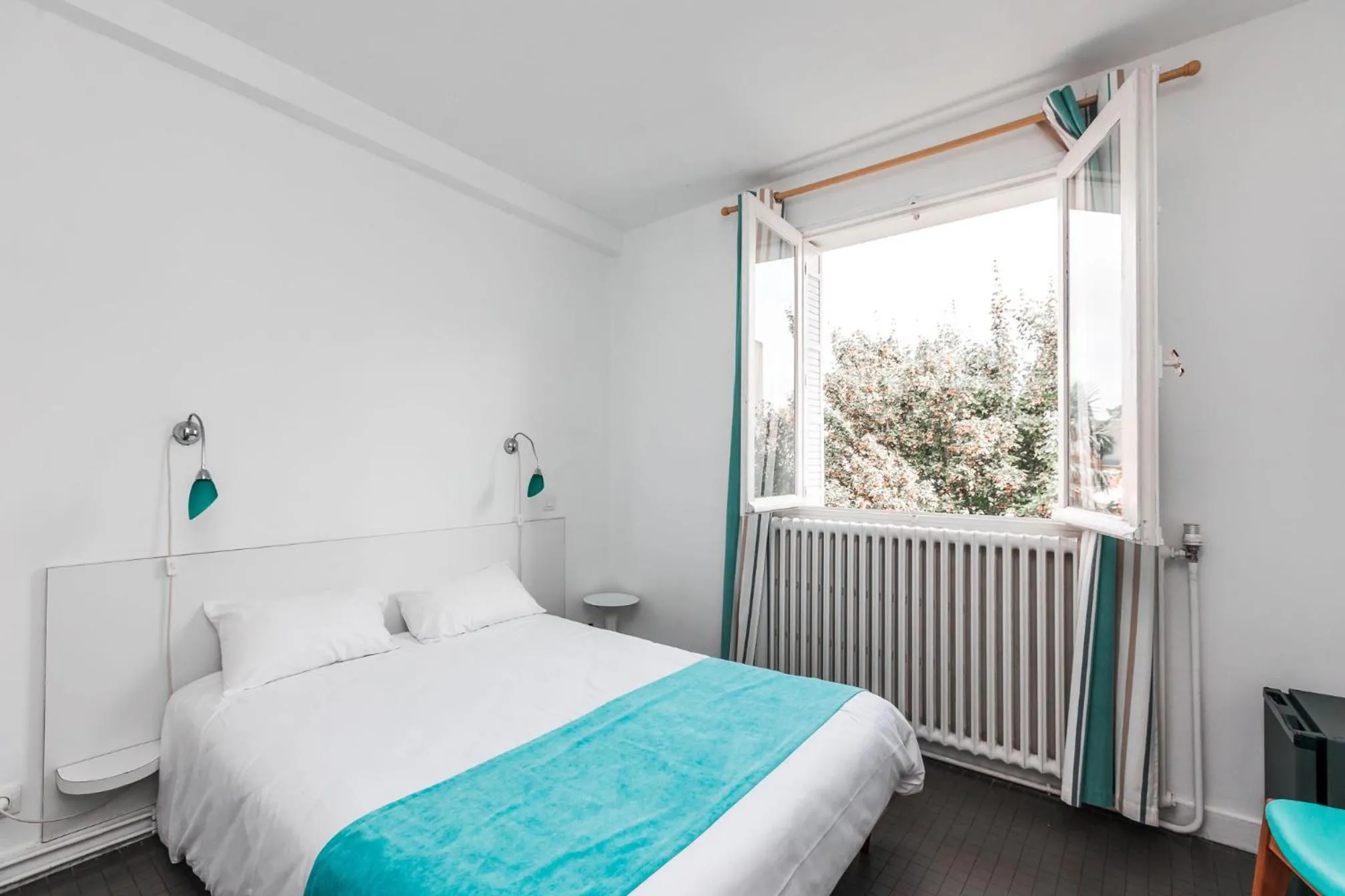 Bed in Hotel Le Trident Thyrsé