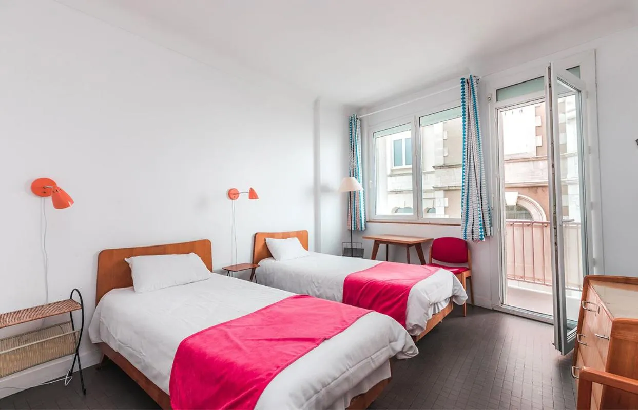 Bed in Hotel Le Trident Thyrsé