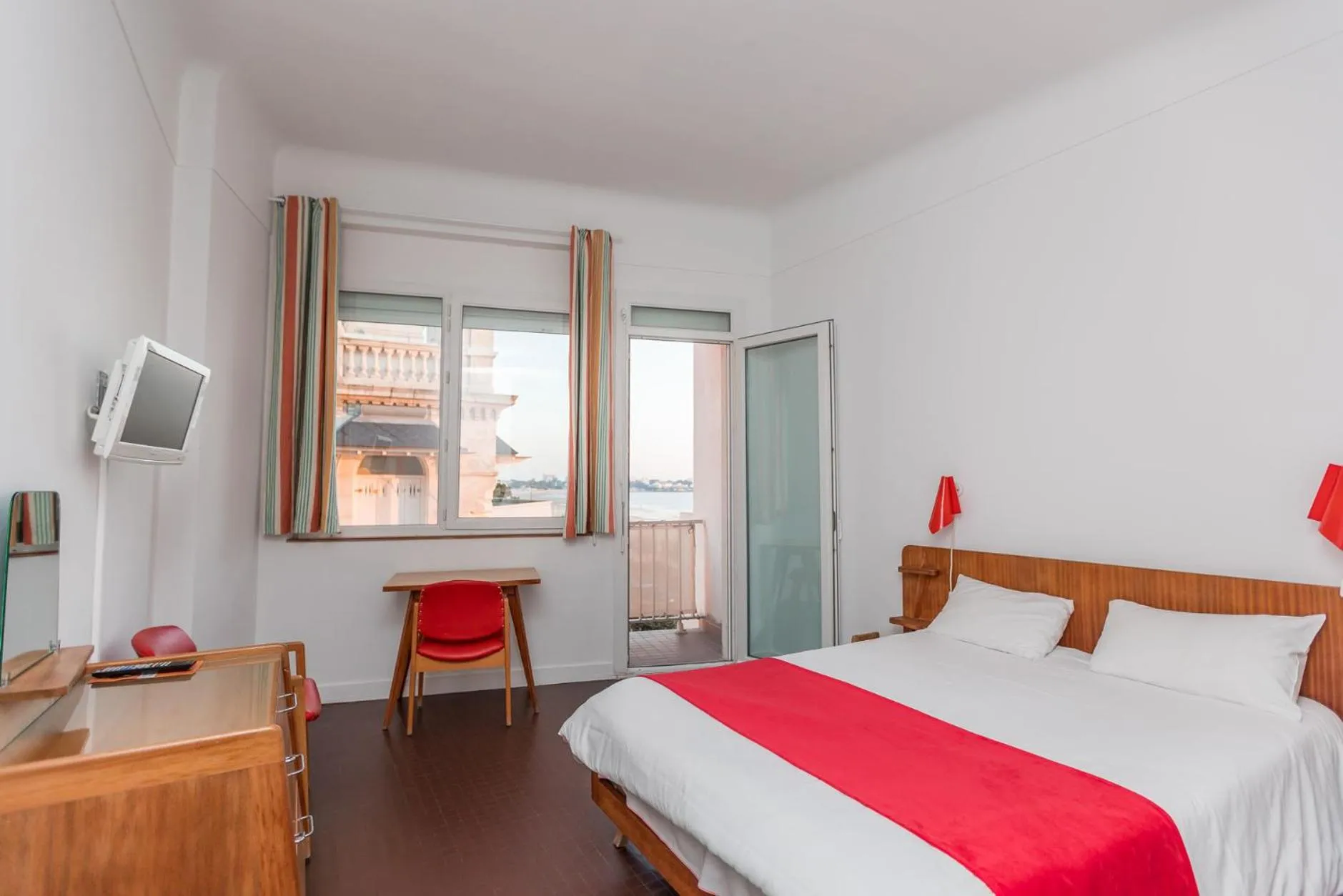 Bed in Hotel Le Trident Thyrsé