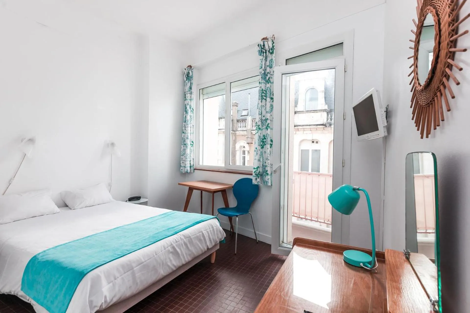 Bed in Hotel Le Trident Thyrsé