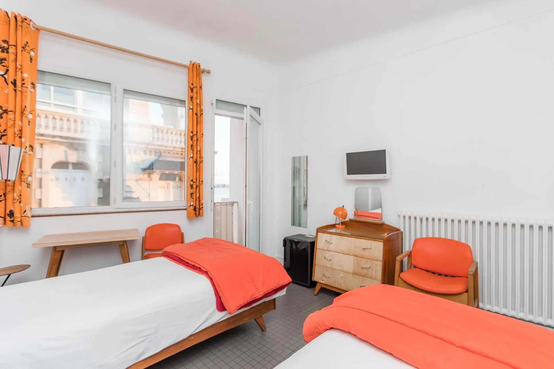 Bed in Hotel Le Trident Thyrsé