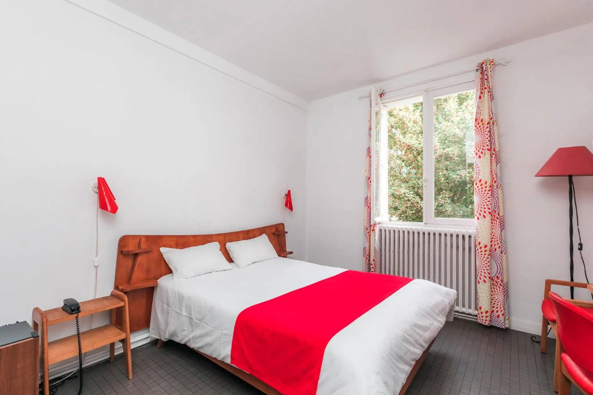 Bed in Hotel Le Trident Thyrsé