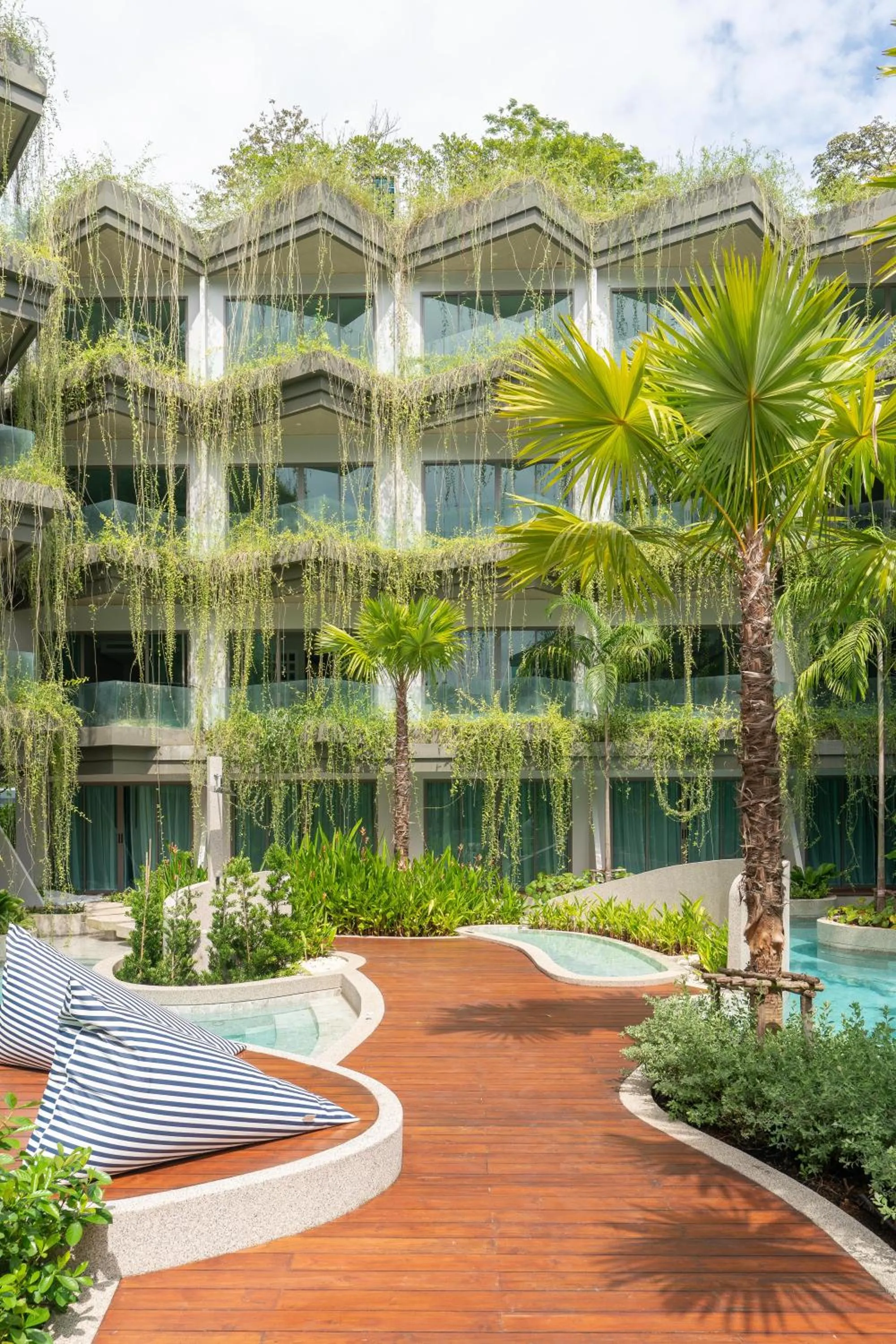 Property building in Panwaburi Beachfront Resort - SHA Extra Plus