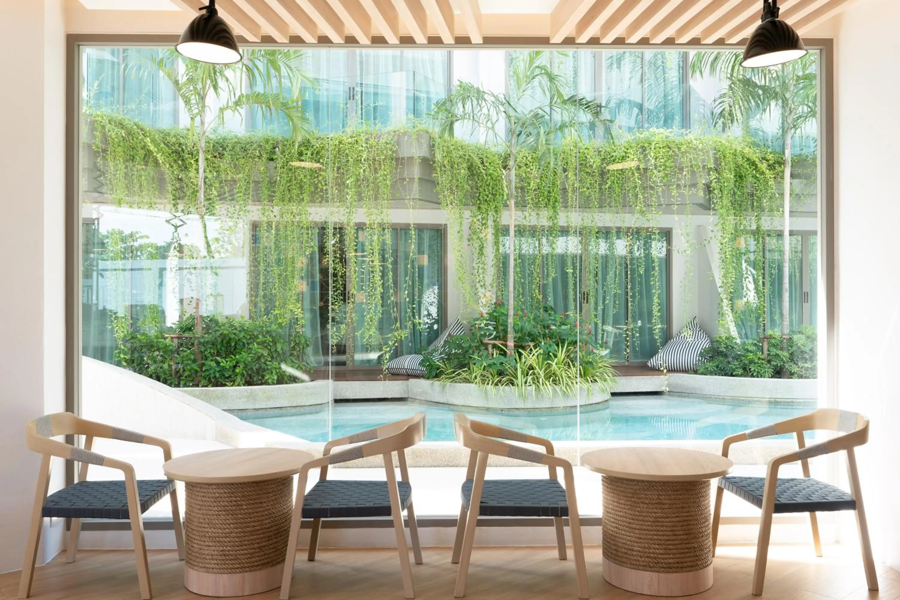 Restaurant/places to eat in Panwaburi Beachfront Resort - SHA Extra Plus