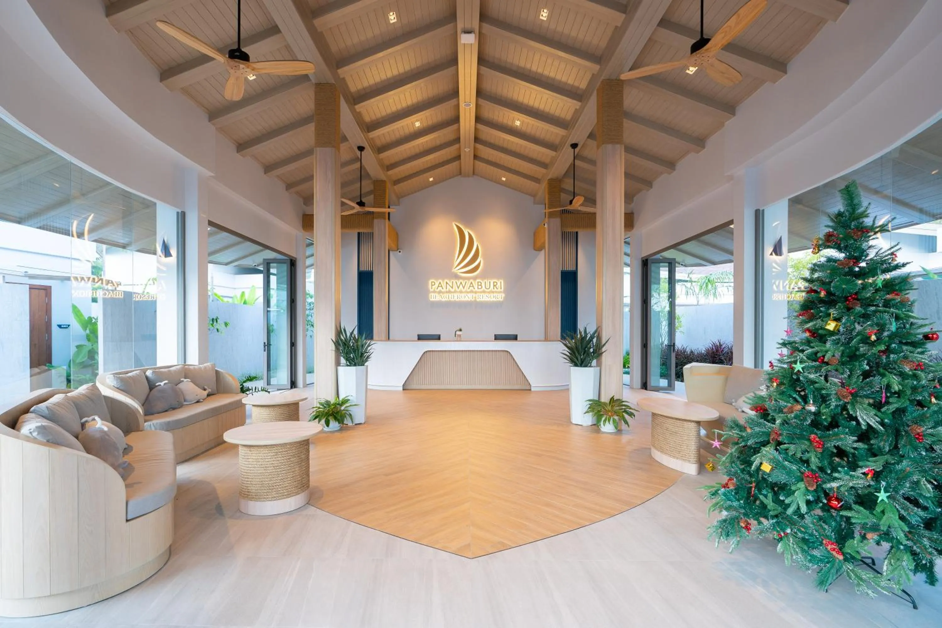 Lobby or reception in Panwaburi Beachfront Resort - SHA Extra Plus