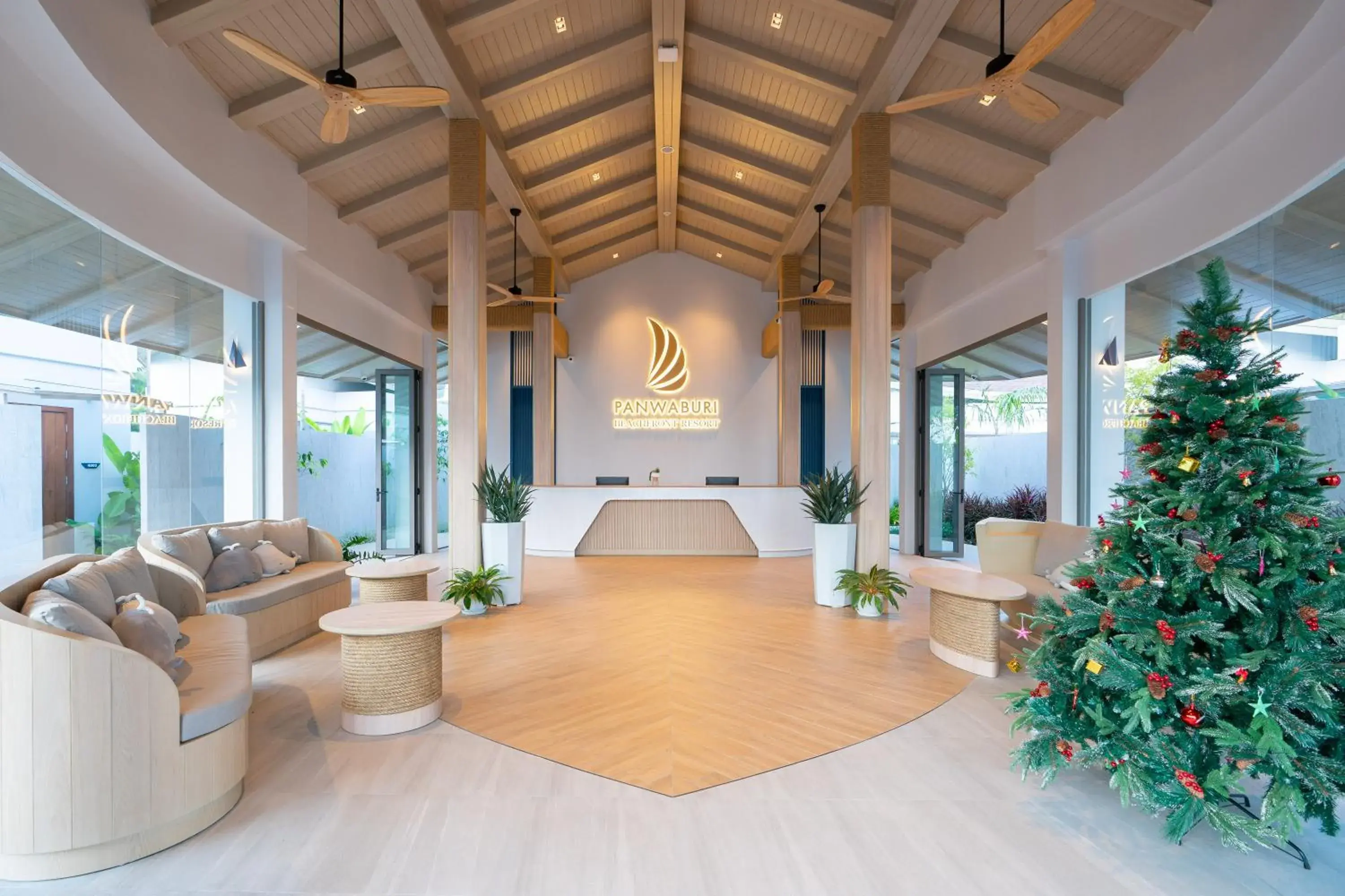Lobby or reception in Panwaburi Beachfront Resort - SHA Extra Plus Lobby or reception in Panwaburi Beachfront Resort - SHA Extra Plus