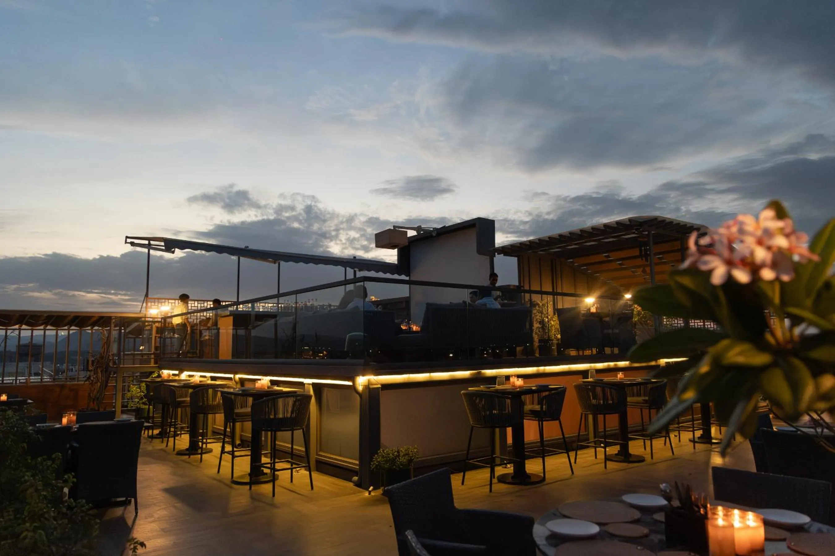 Restaurant/places to eat in Aura Boutique Hotel