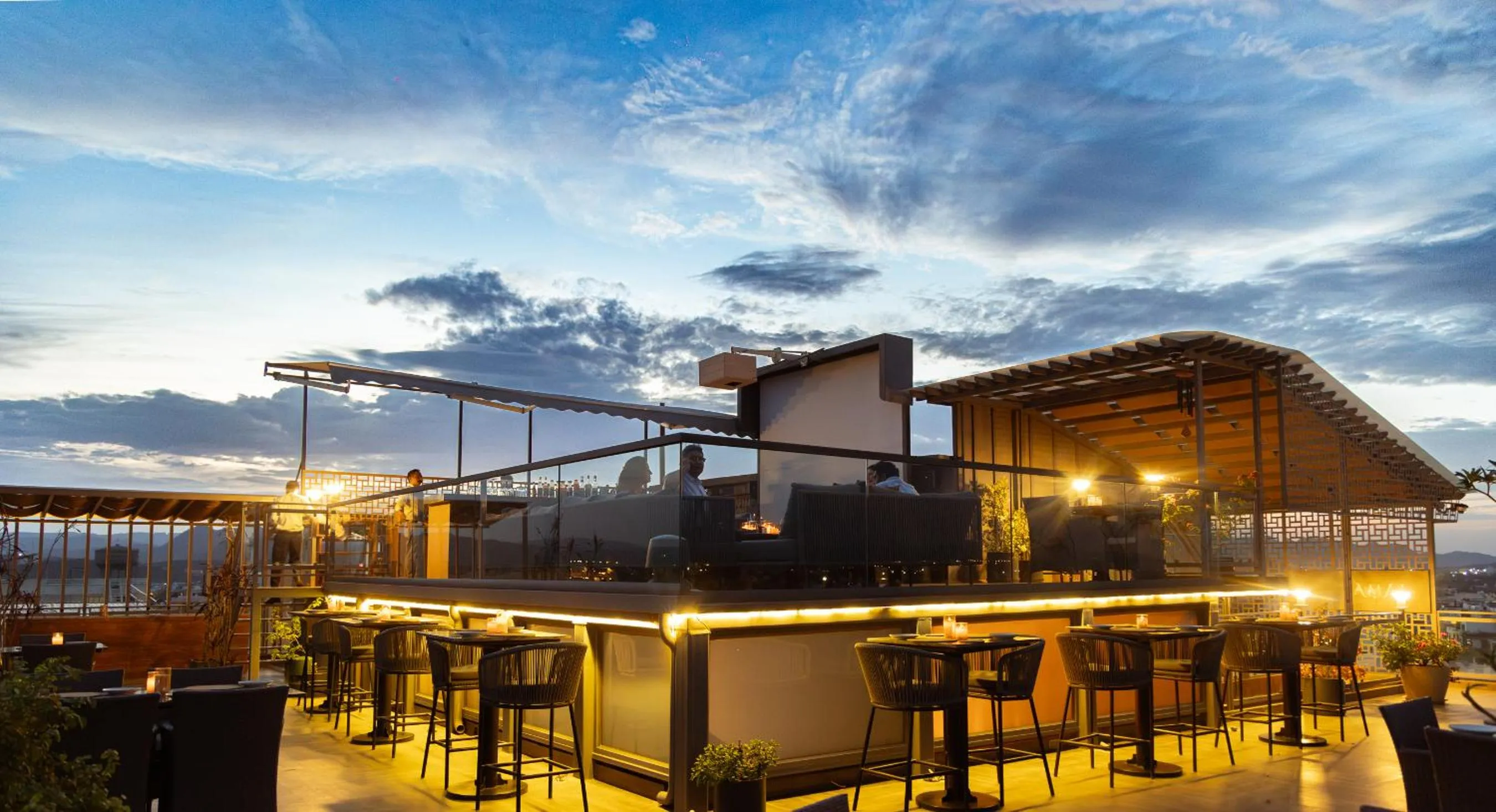 Restaurant/places to eat in Aura Boutique Hotel