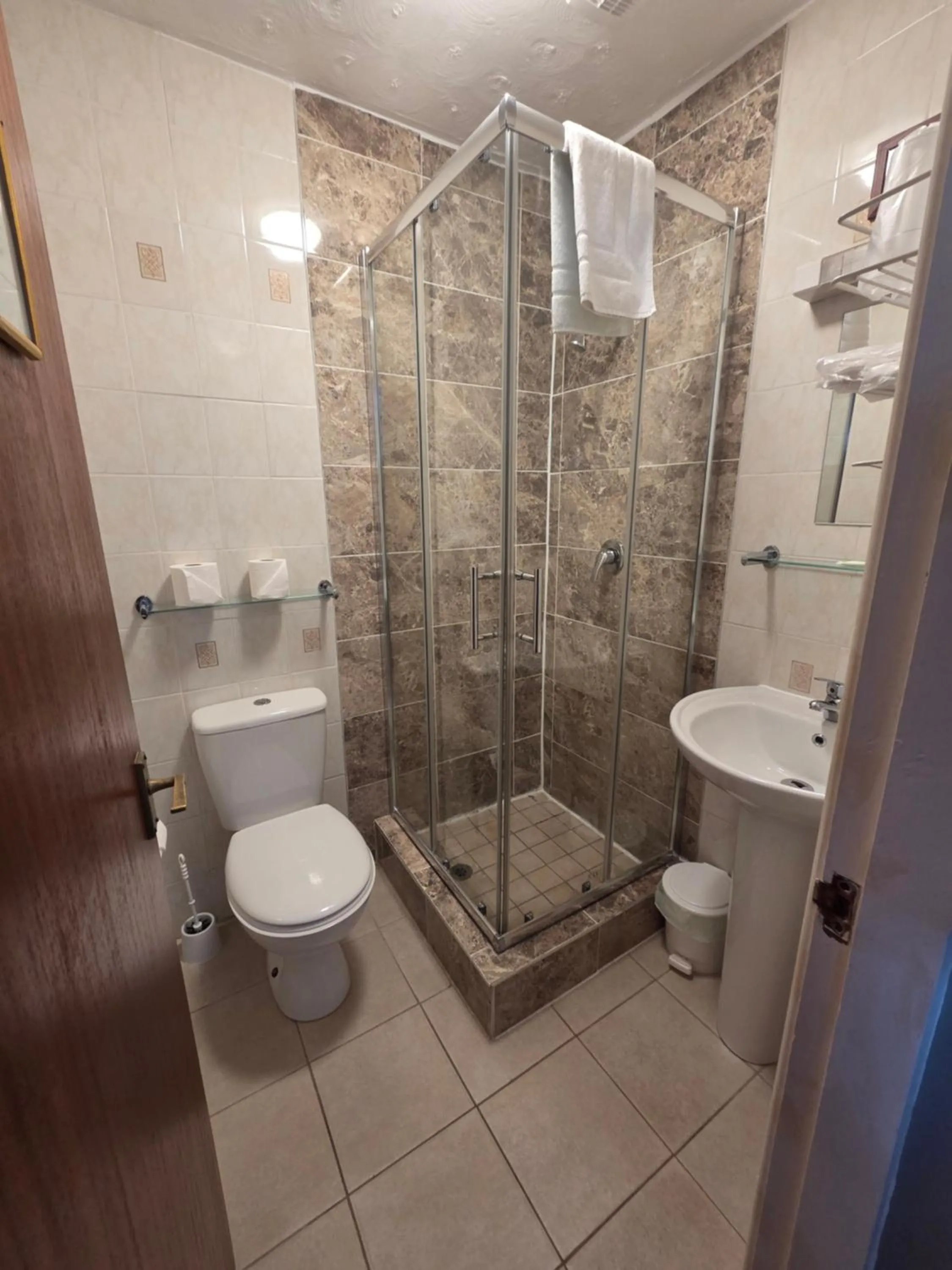 Bathroom in Westholme Hotel