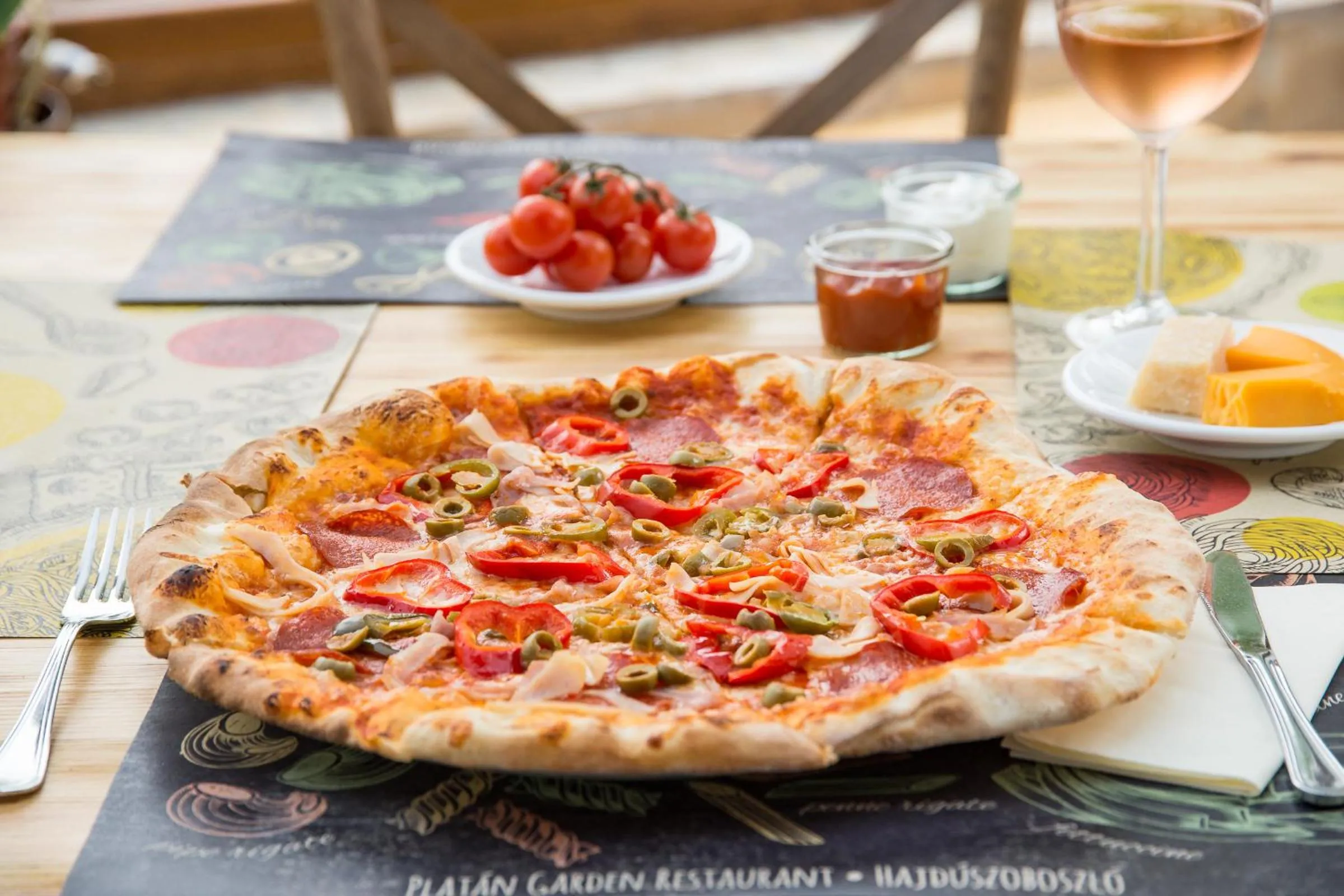 Restaurant/places to eat in Platan Garden Rooms & Restaurant