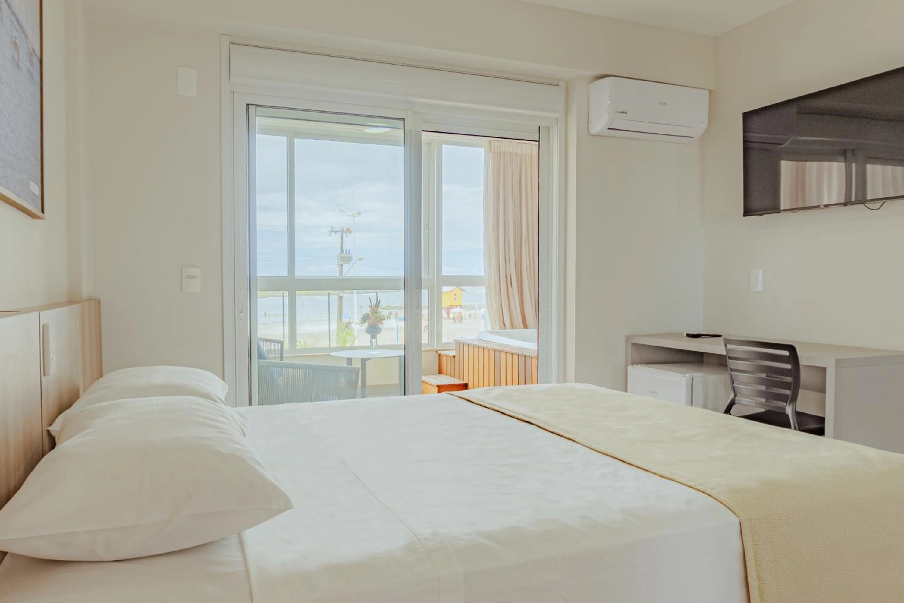 Bed in Hotel Bandeirantes da Barra