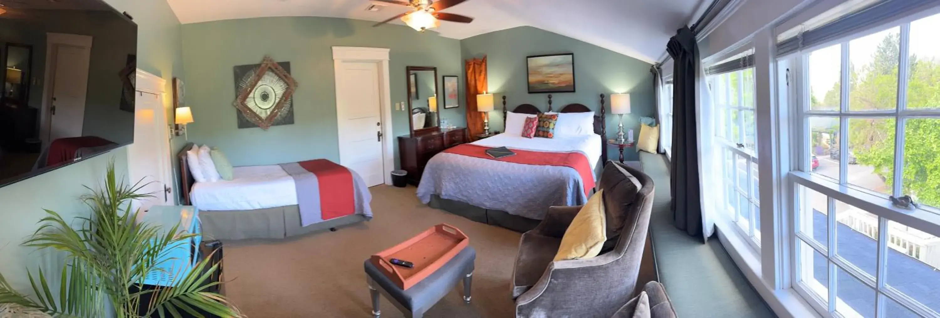 Triple Room with Private External Bathroom in Bayberry Inn B&B and Oregon Wellness Retreat Triple Room with Private External Bathroom in Bayberry Inn B&B and Oregon Wellness Retreat