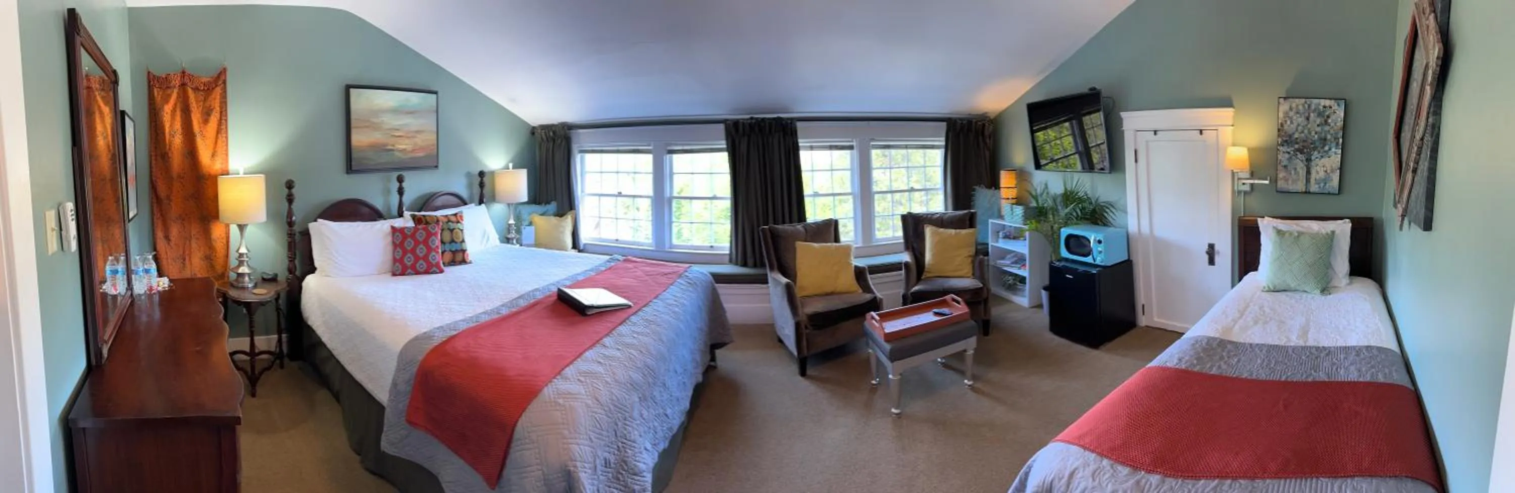 Photo of the whole room, Bed in Bayberry Inn B&B and Oregon Wellness Retreat