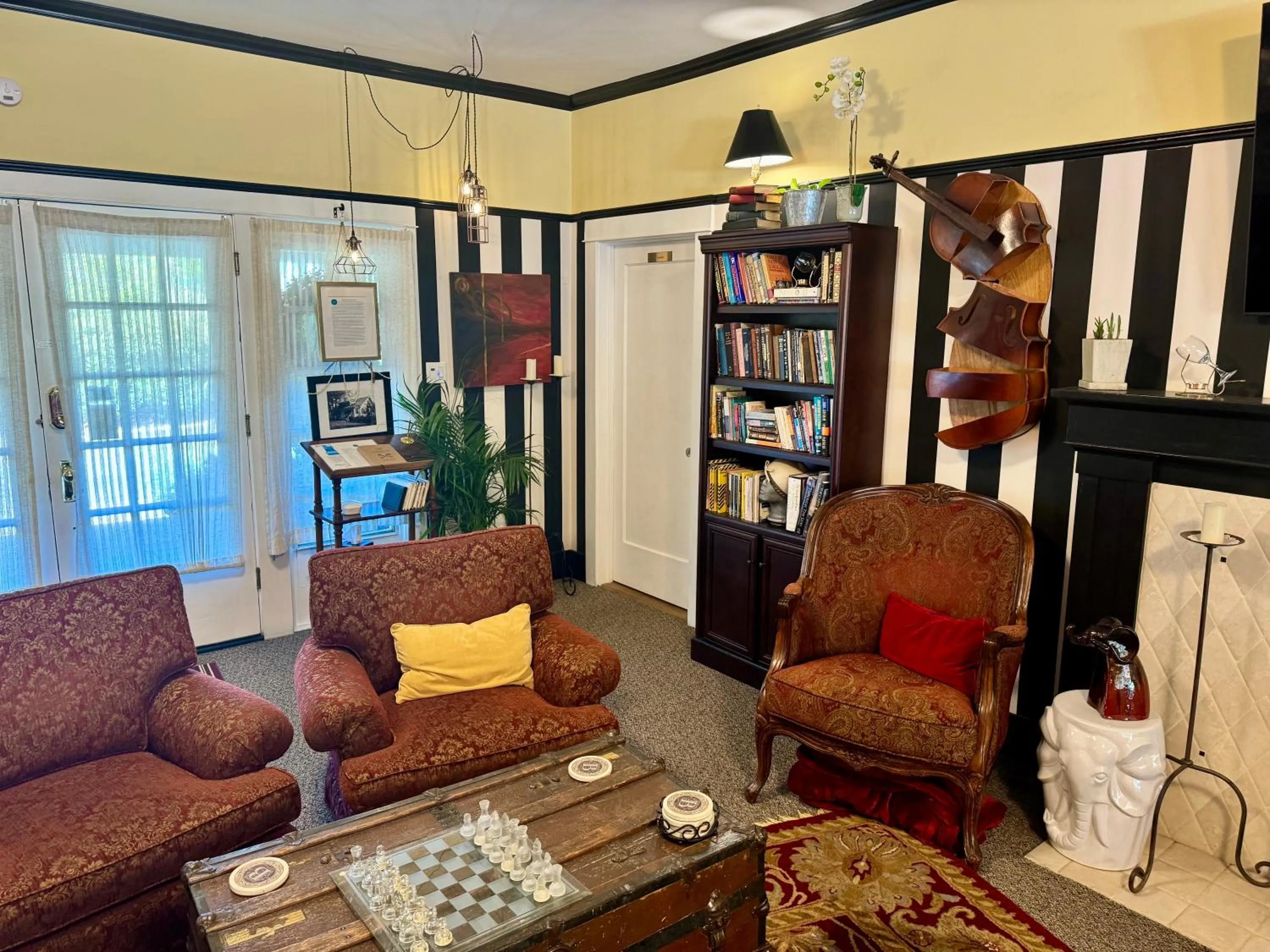 TV and multimedia in Bayberry Inn B&B and Oregon Wellness Retreat