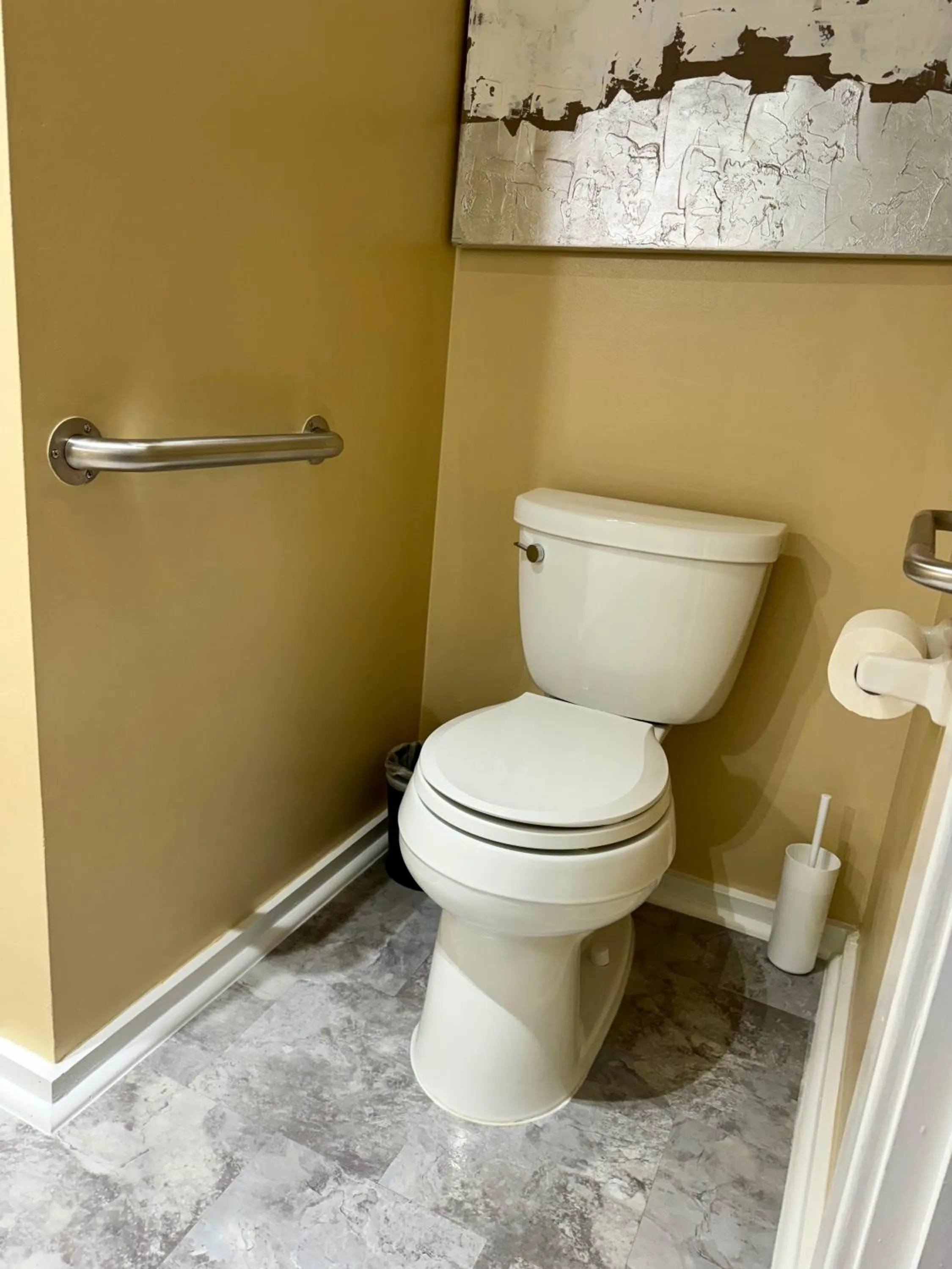 Toilet in Bayberry Inn B&B and Oregon Wellness Retreat