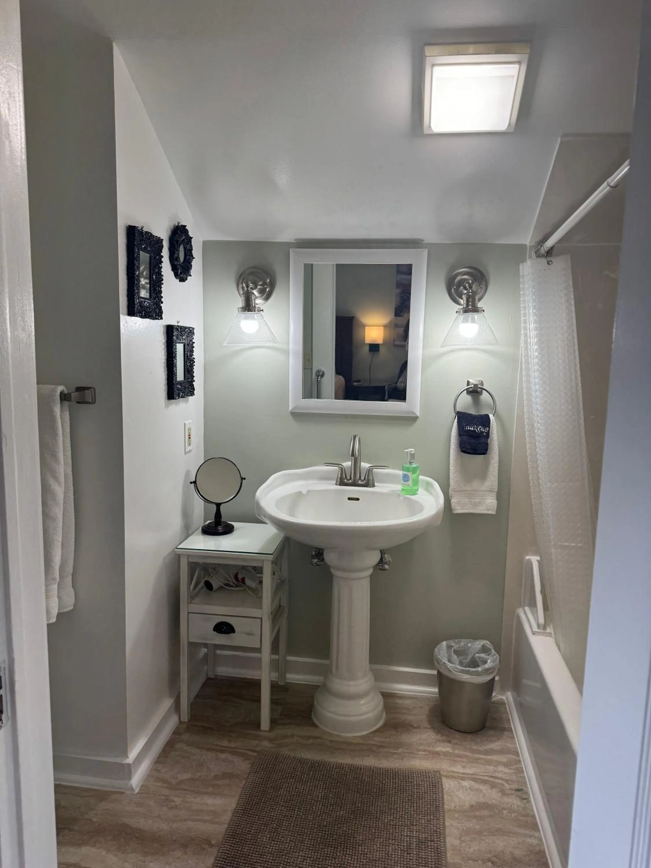 Bathroom in Bayberry Inn B&B and Oregon Wellness Retreat