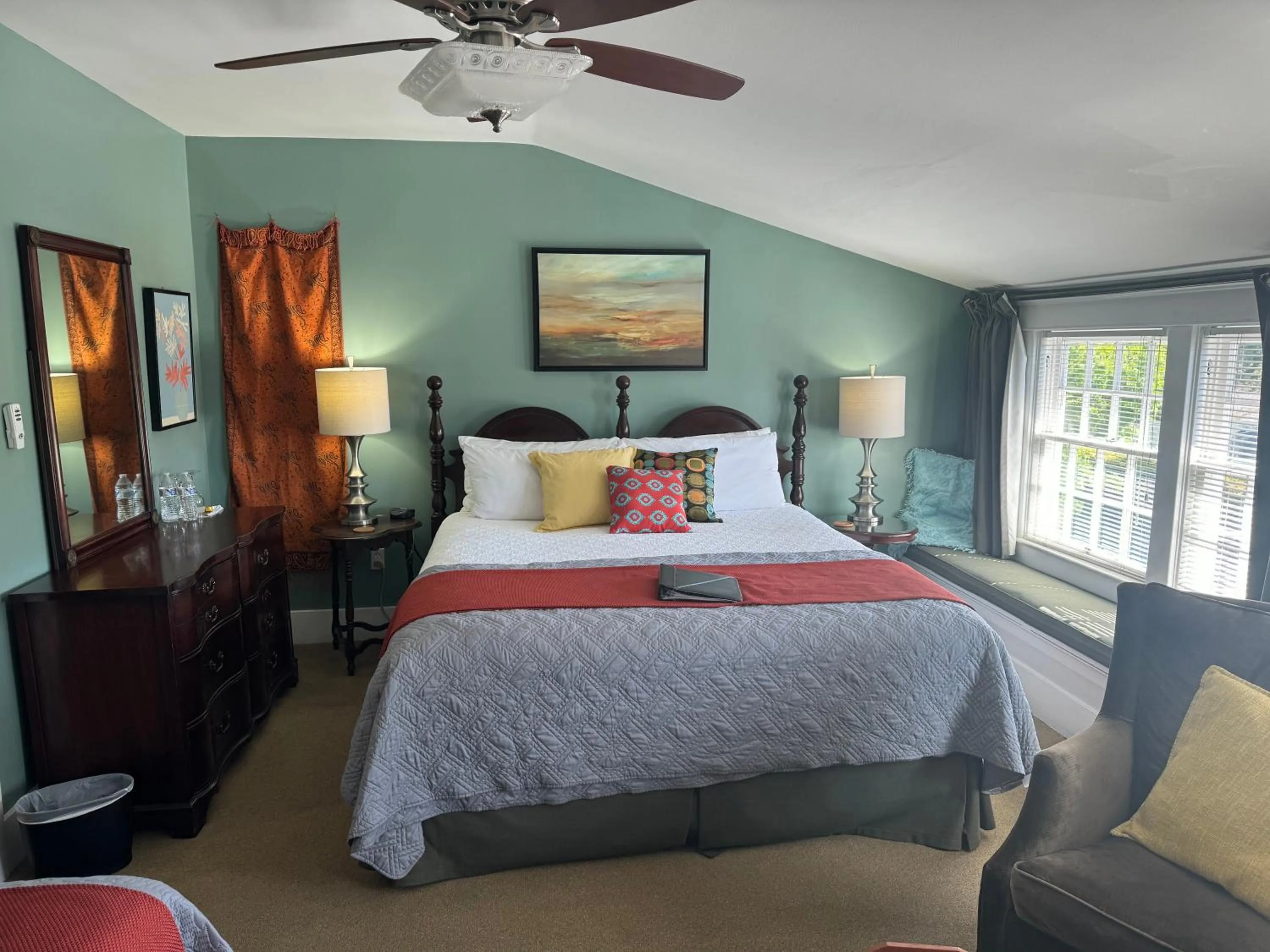 Bed in Bayberry Inn B&B and Oregon Wellness Retreat