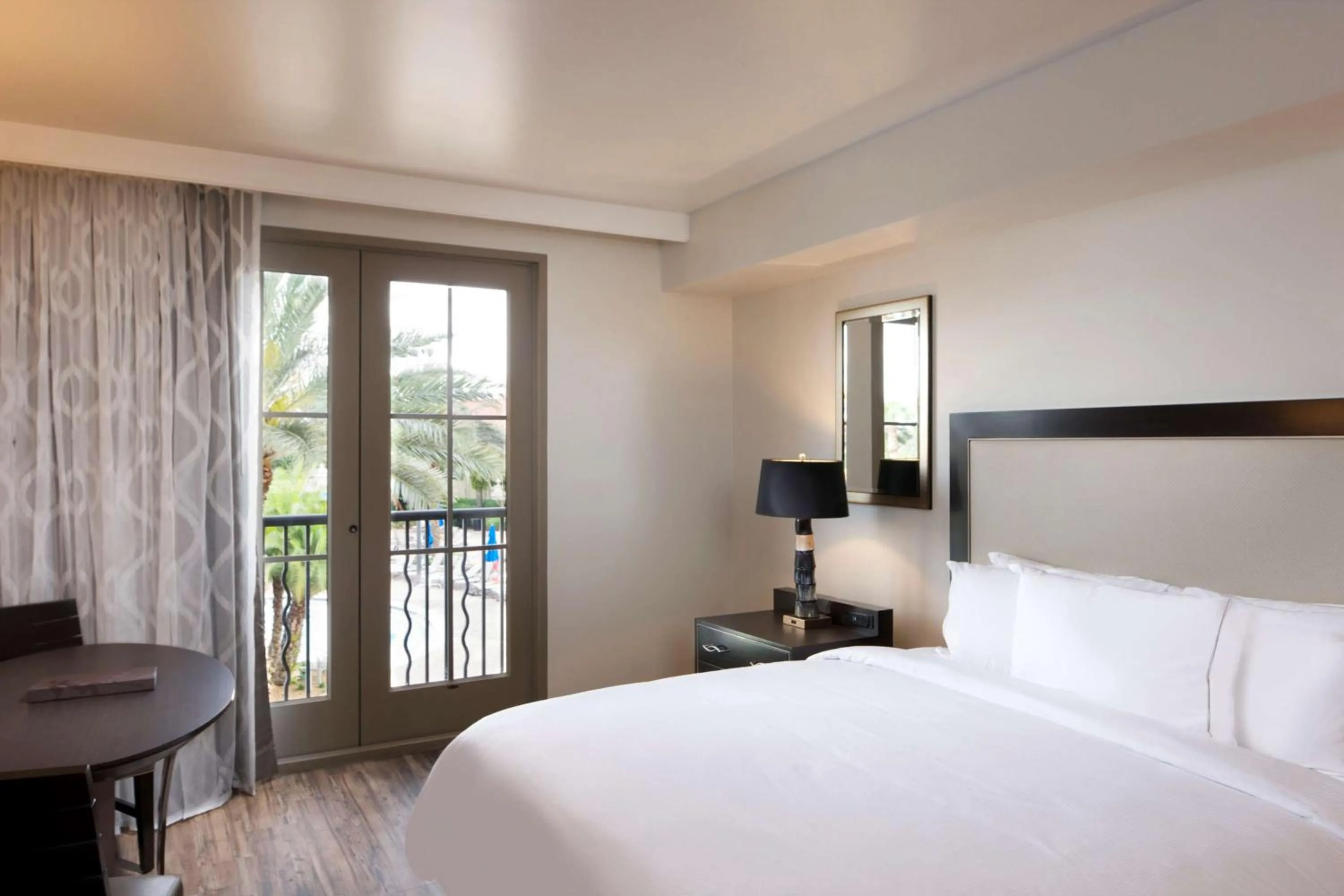 Bed in Hilton Grand Vacations Club Las Palmeras Orlando