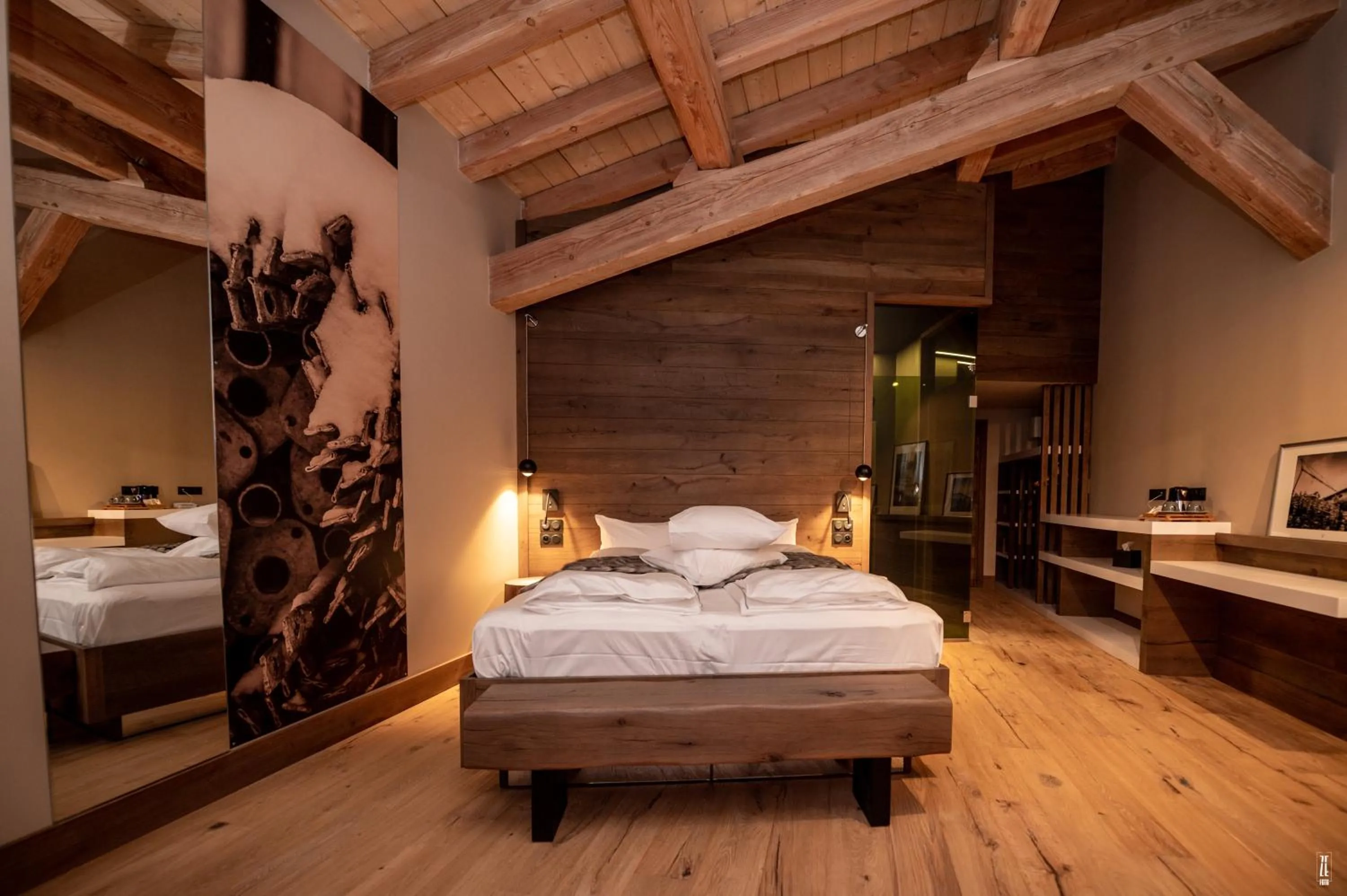 Photo of the whole room, Bed in Chalet Hôtel & Spa Le Collet