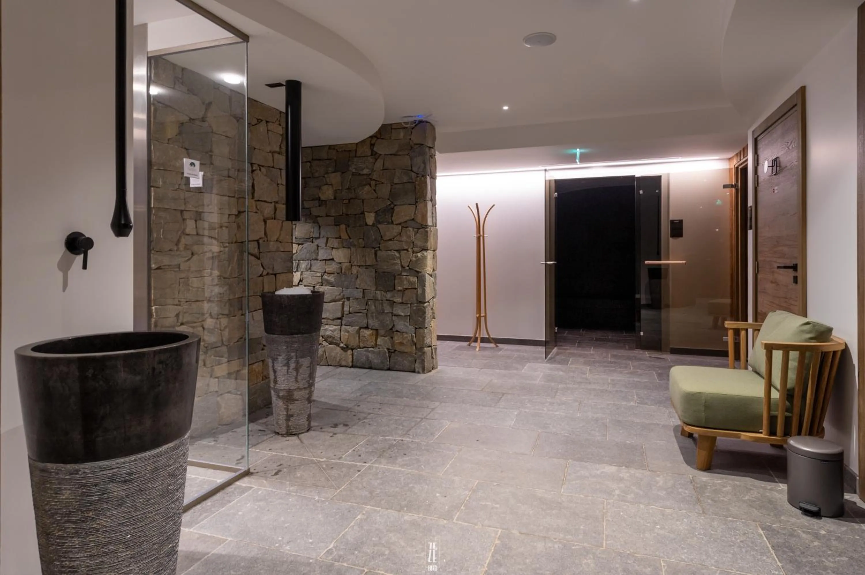 Spa and wellness centre/facilities in Chalet Hôtel & Spa Le Collet