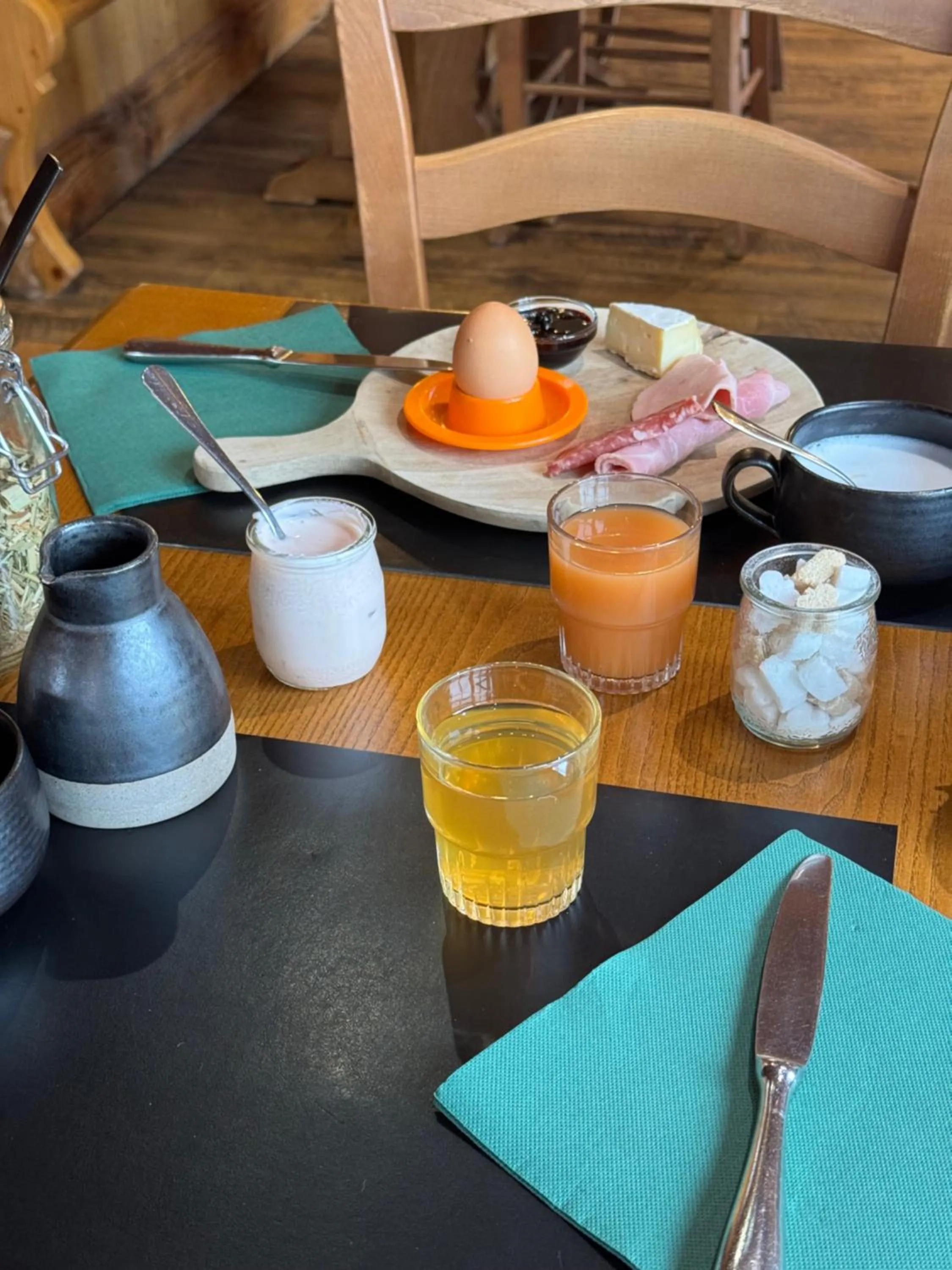 Breakfast in Chalet Hôtel & Spa Le Collet