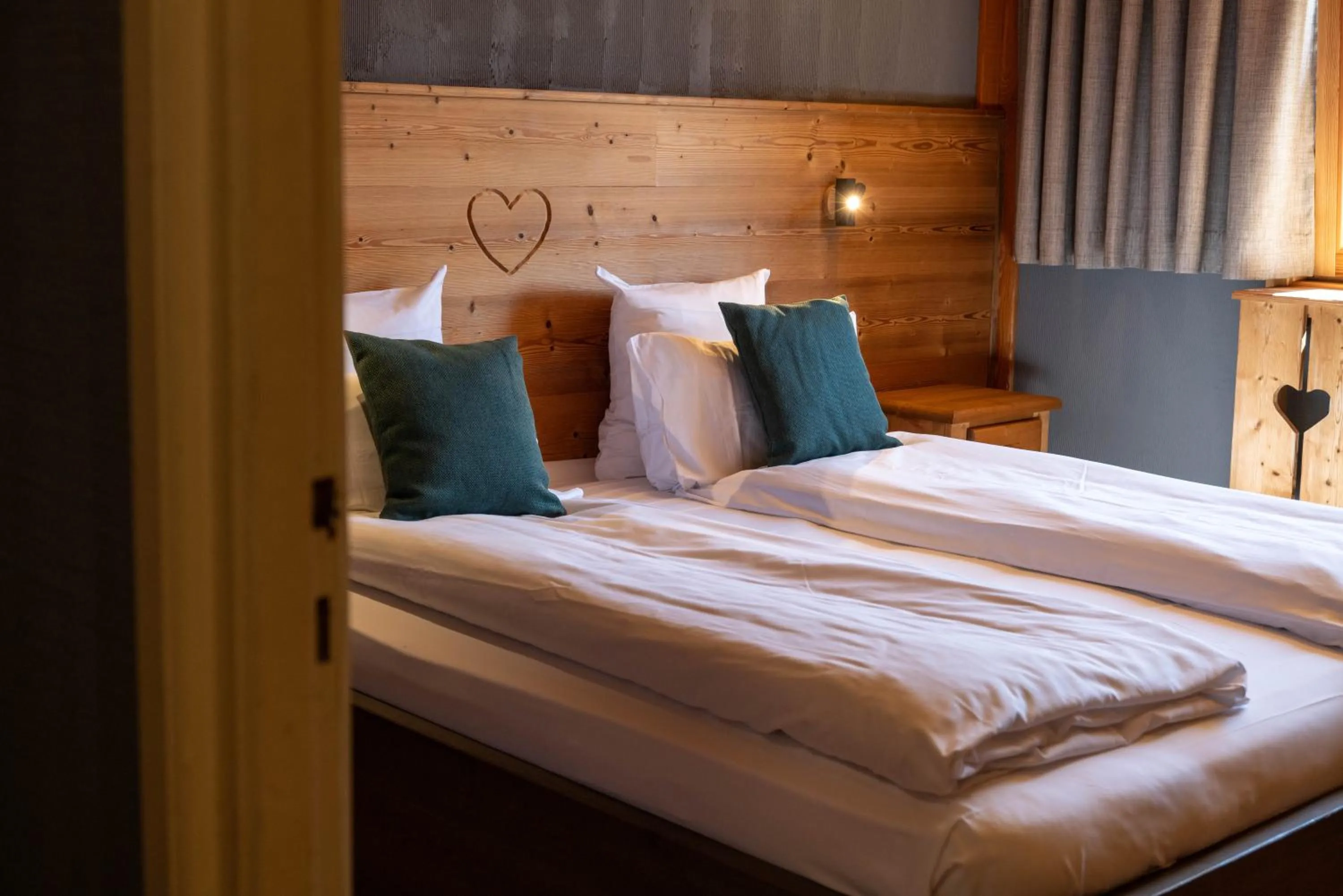 Bedroom, Bed in Chalet Hôtel & Spa Le Collet