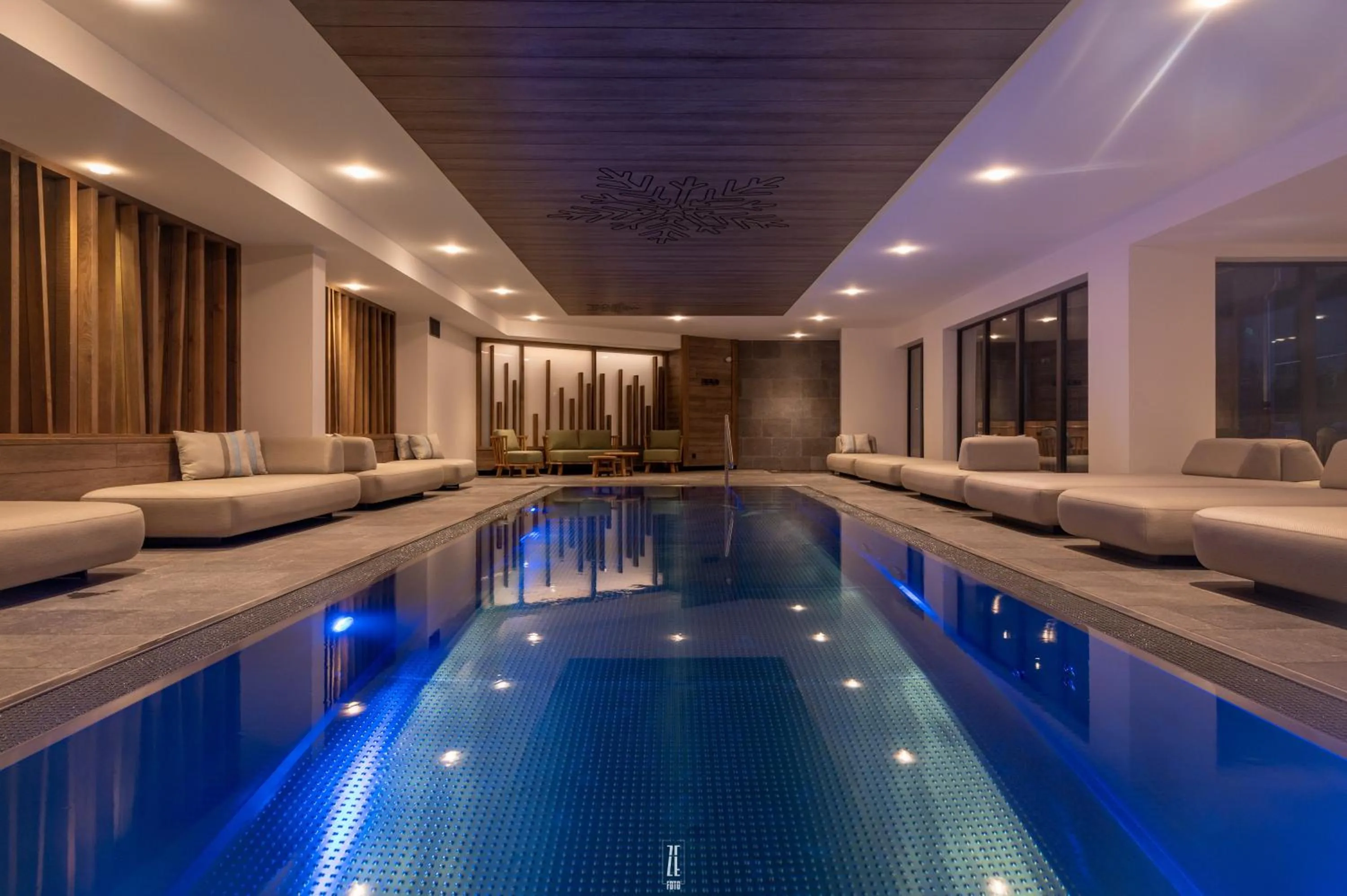 Swimming pool in Chalet Hôtel & Spa Le Collet