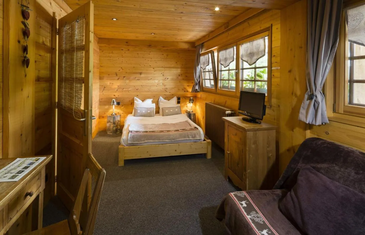 Photo of the whole room, Bed in Chalet Hôtel & Spa Le Collet