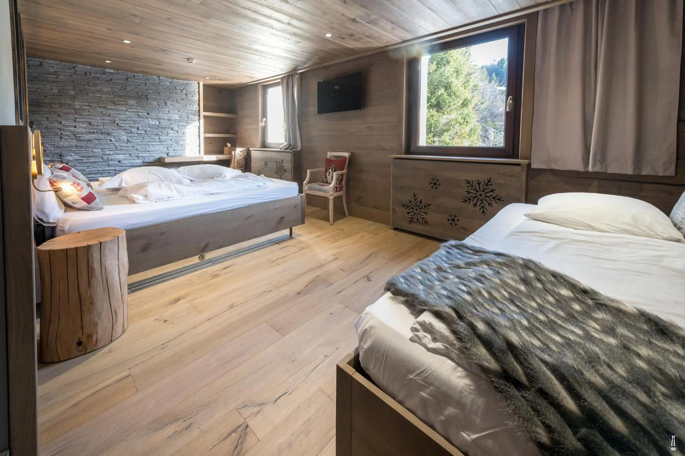 Photo of the whole room, Bed in Chalet Hôtel & Spa Le Collet