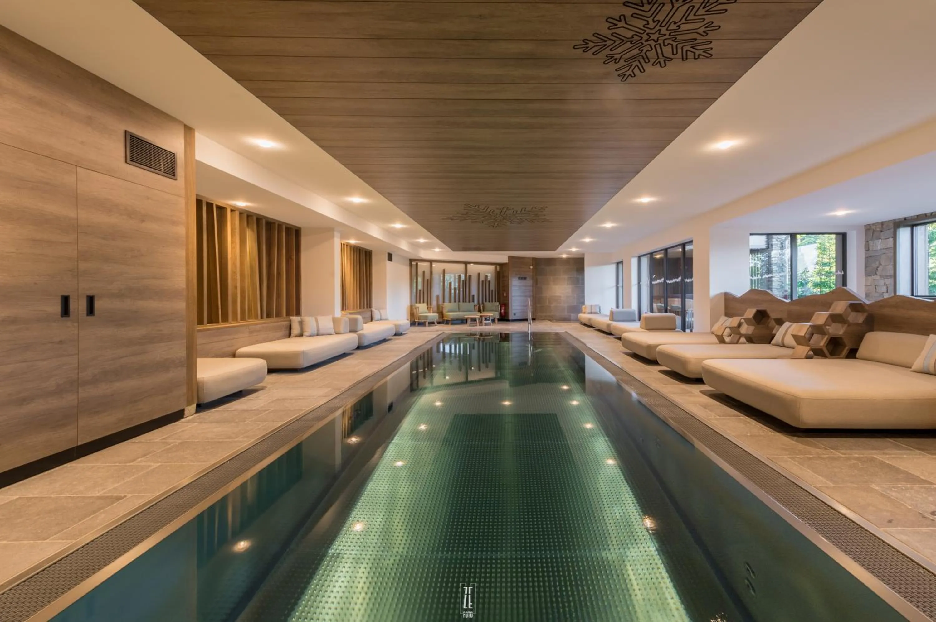 Swimming pool in Chalet Hôtel & Spa Le Collet