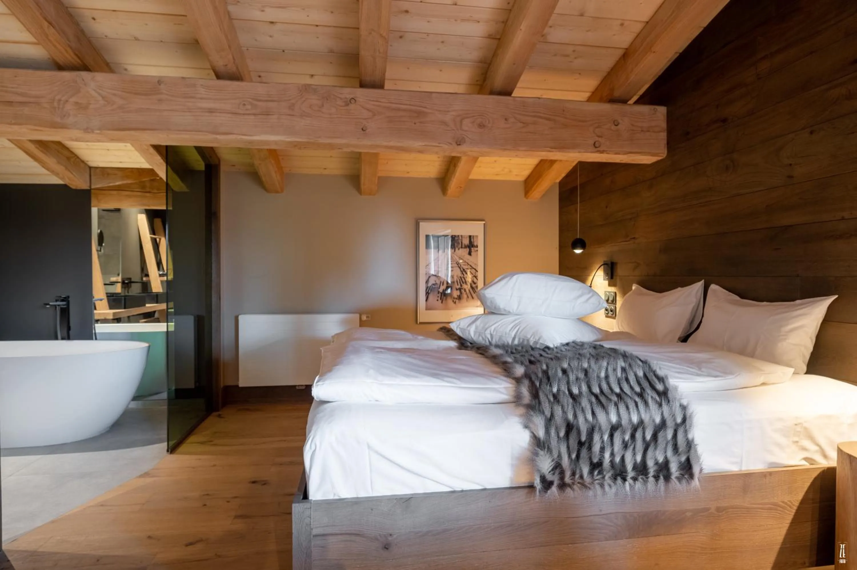 Photo of the whole room, Bed in Chalet Hôtel & Spa Le Collet