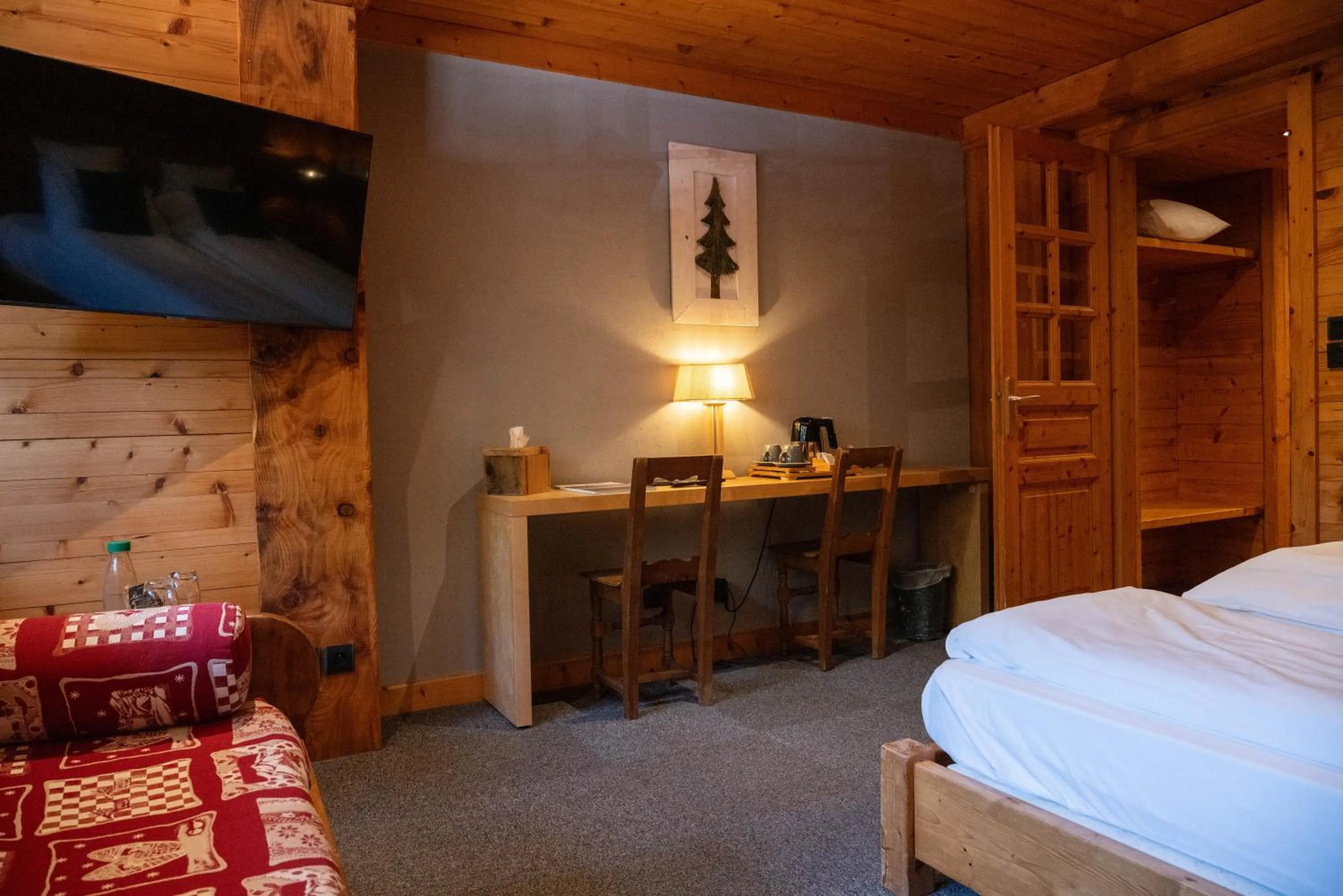 Bedroom, Bed in Chalet Hôtel & Spa Le Collet