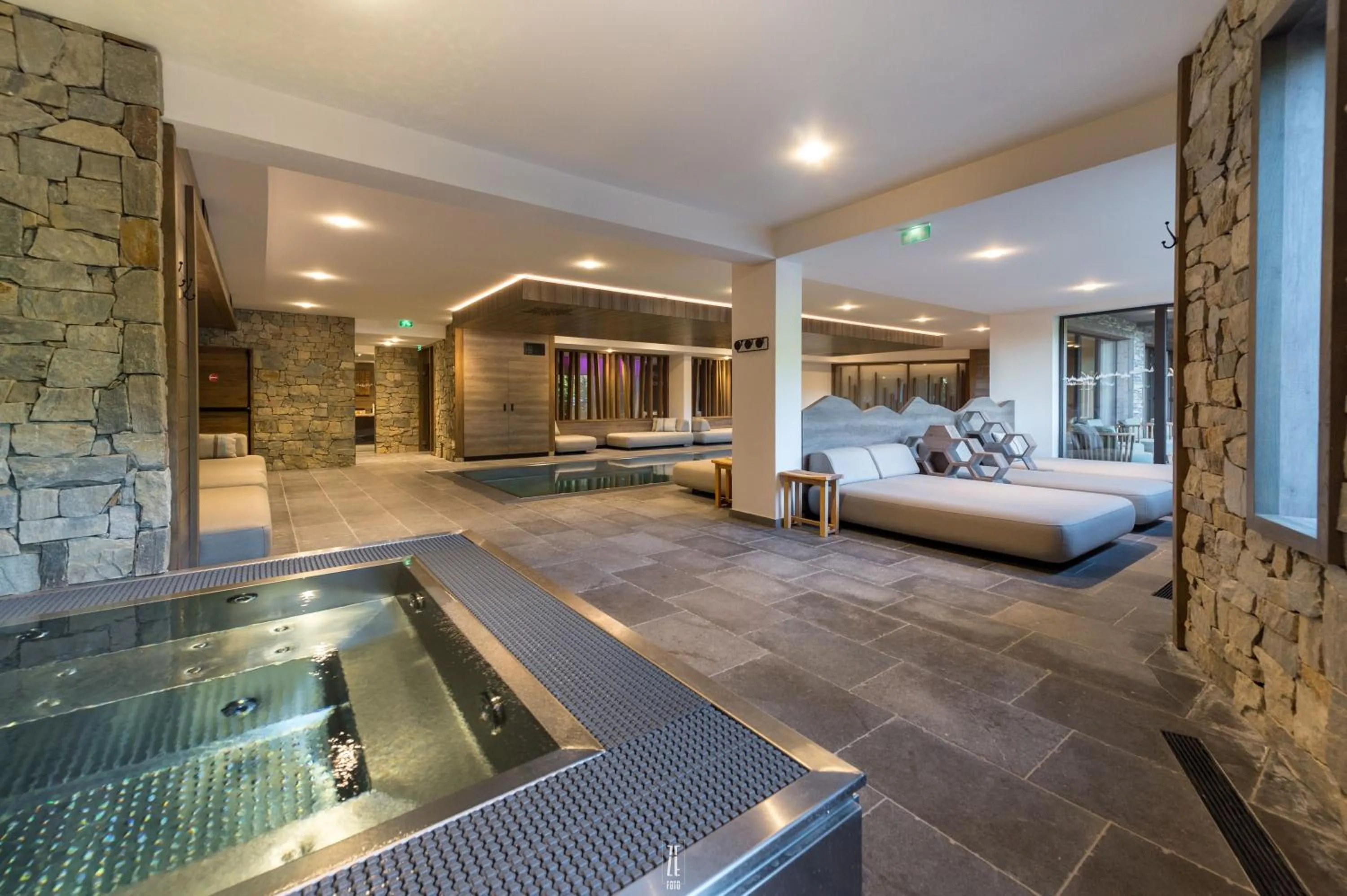 Hot Tub in Chalet Hôtel & Spa Le Collet