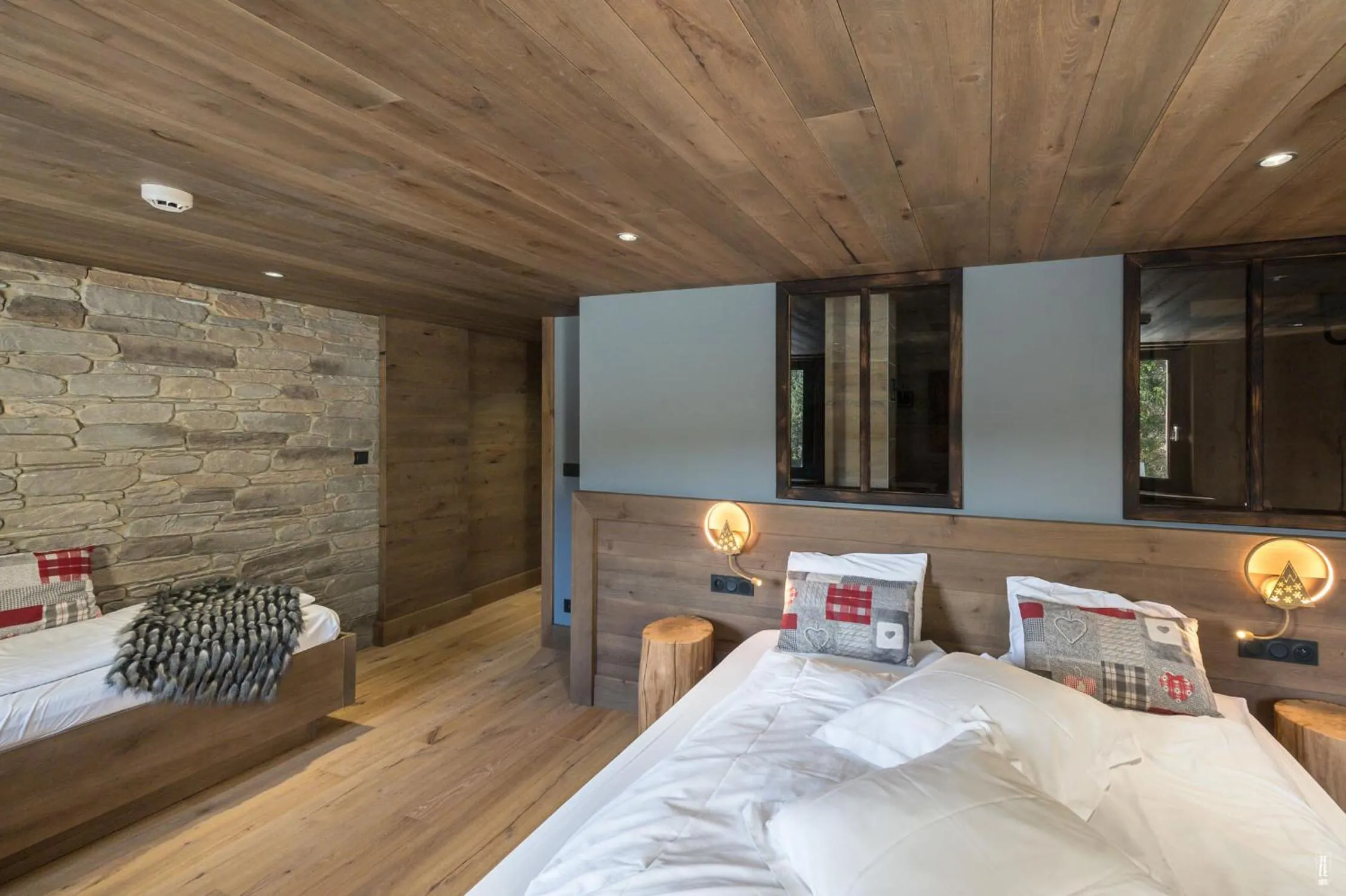 Photo of the whole room, Bed in Chalet Hôtel & Spa Le Collet