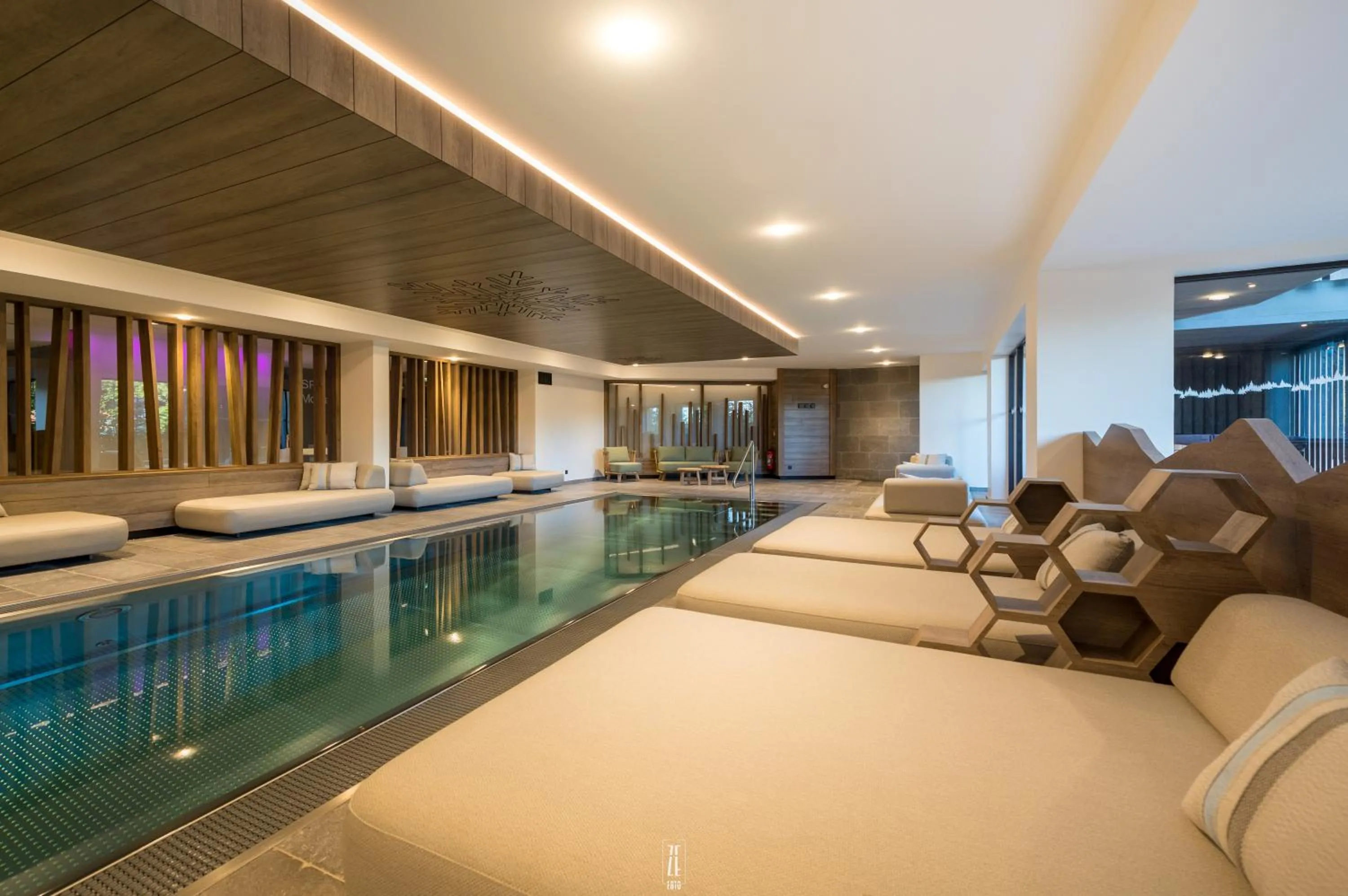 Swimming pool in Chalet Hôtel & Spa Le Collet