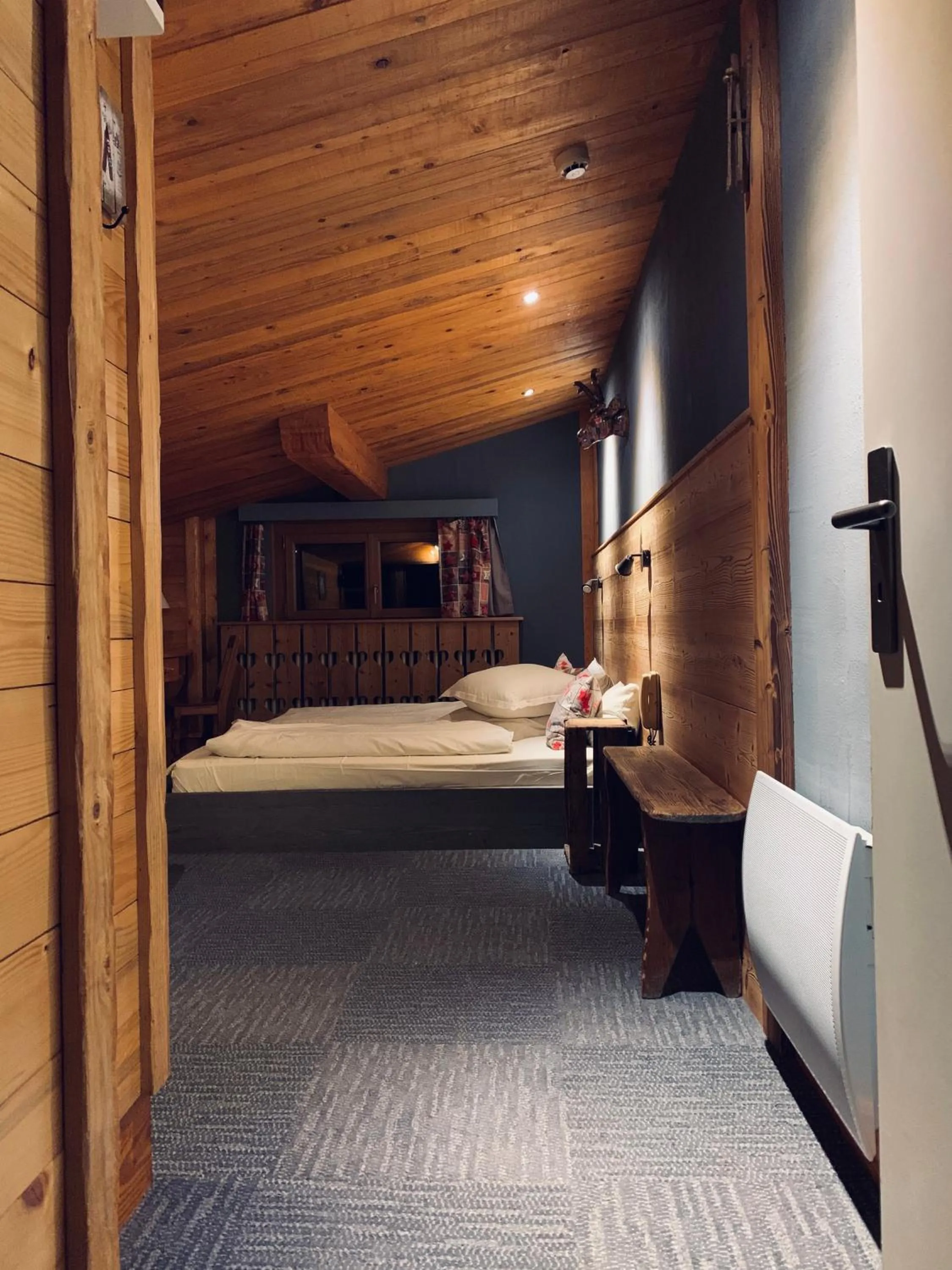 Bedroom, Bed in Chalet Hôtel & Spa Le Collet