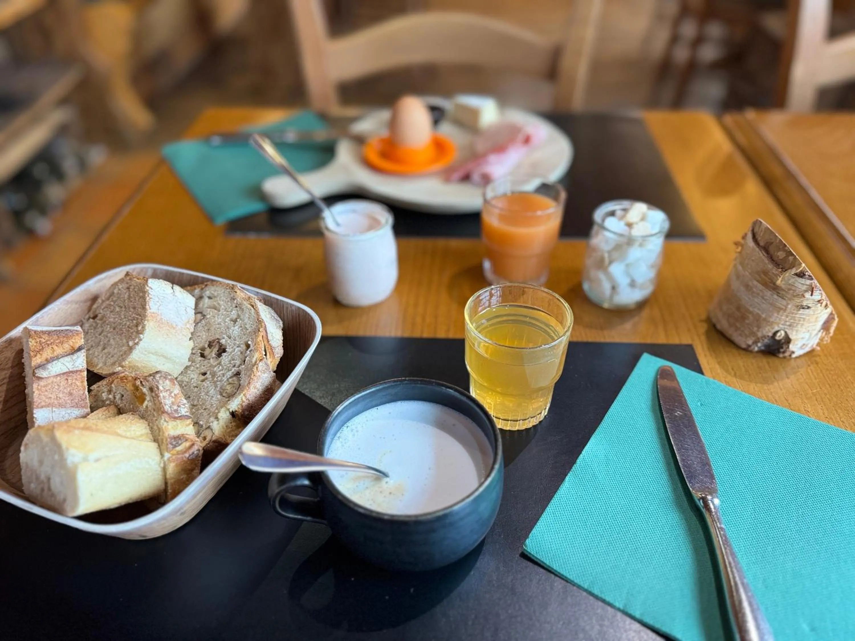 Breakfast in Chalet Hôtel & Spa Le Collet
