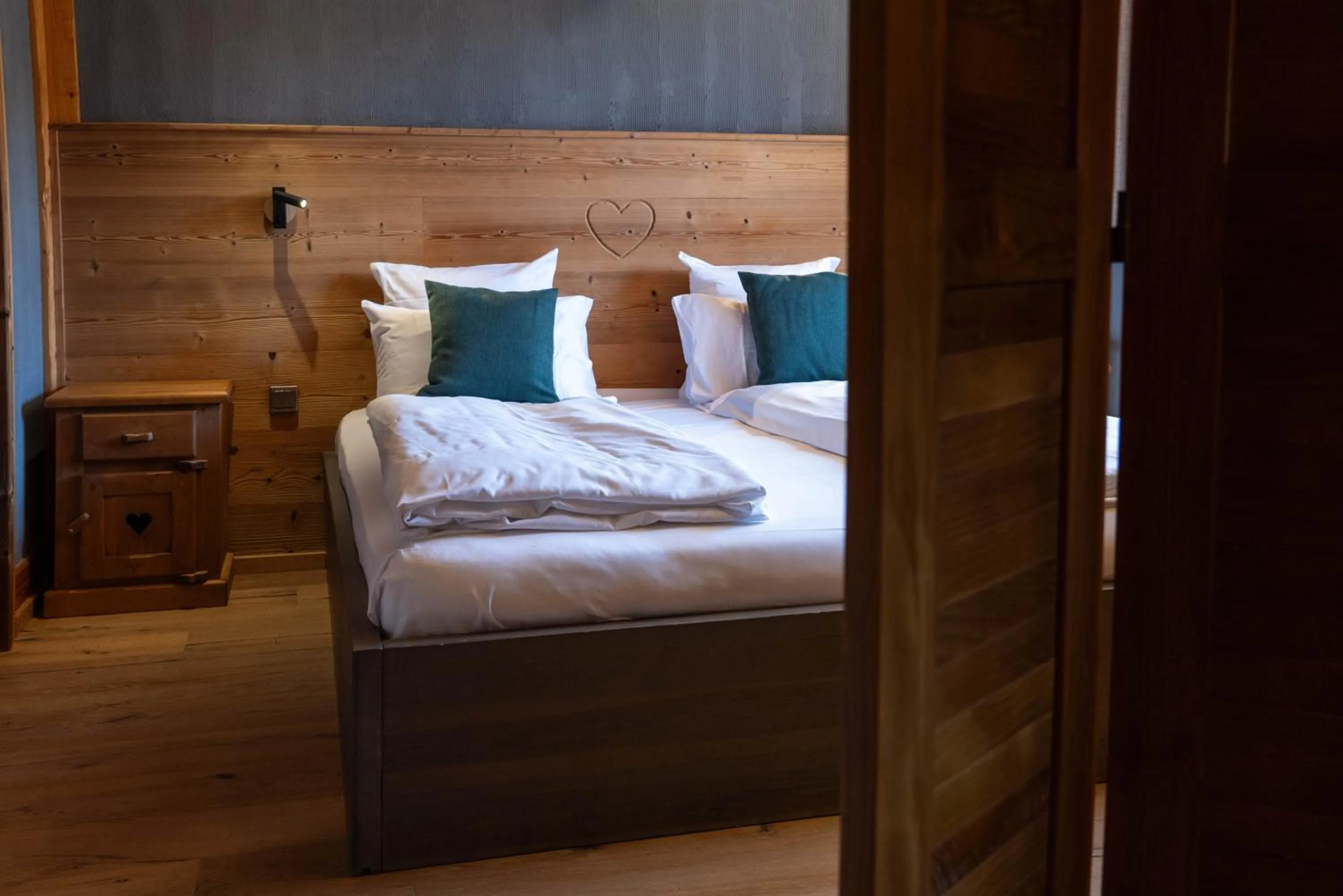 Bedroom, Bed in Chalet Hôtel & Spa Le Collet