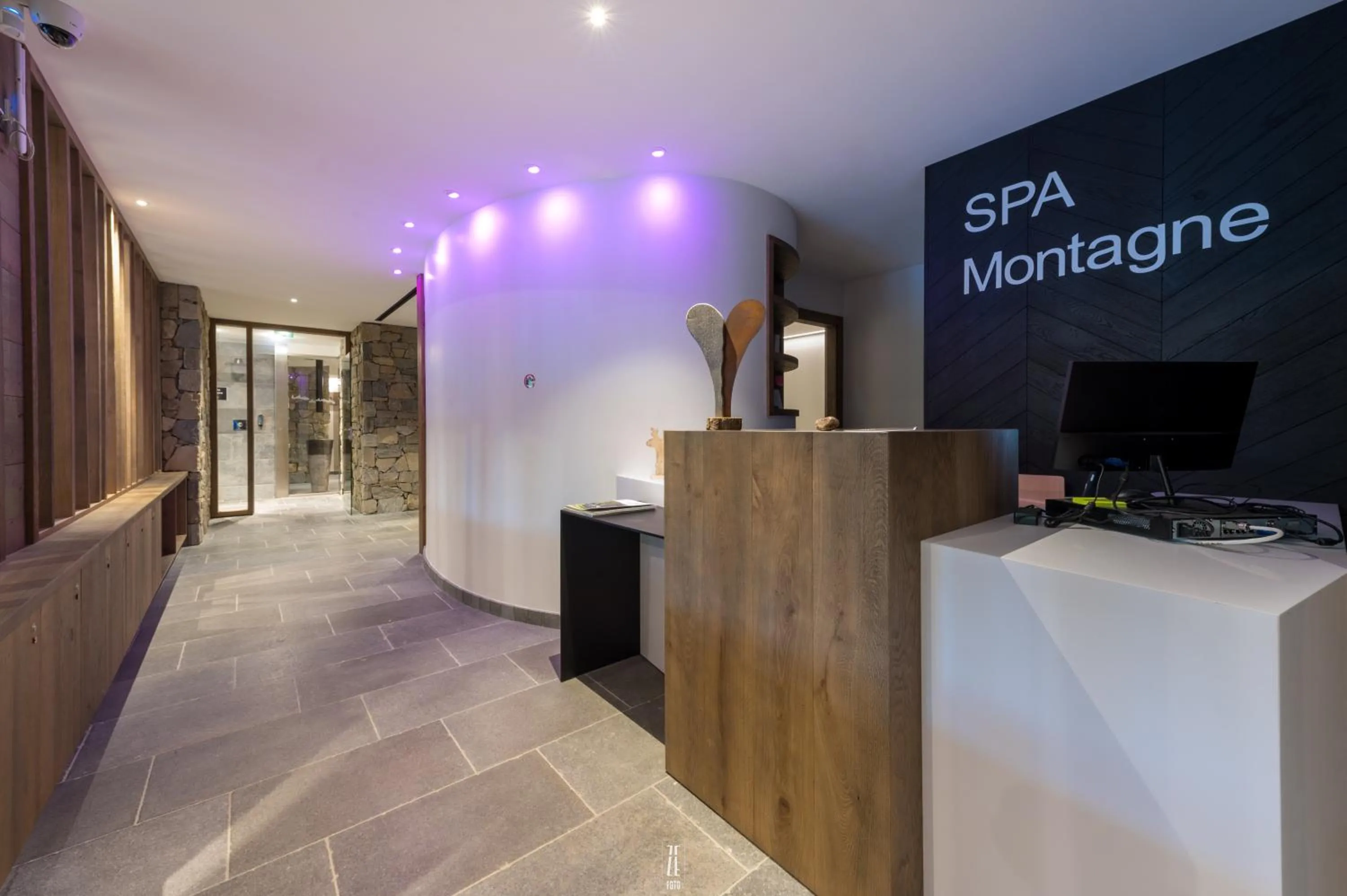 Lobby or reception in Chalet Hôtel & Spa Le Collet