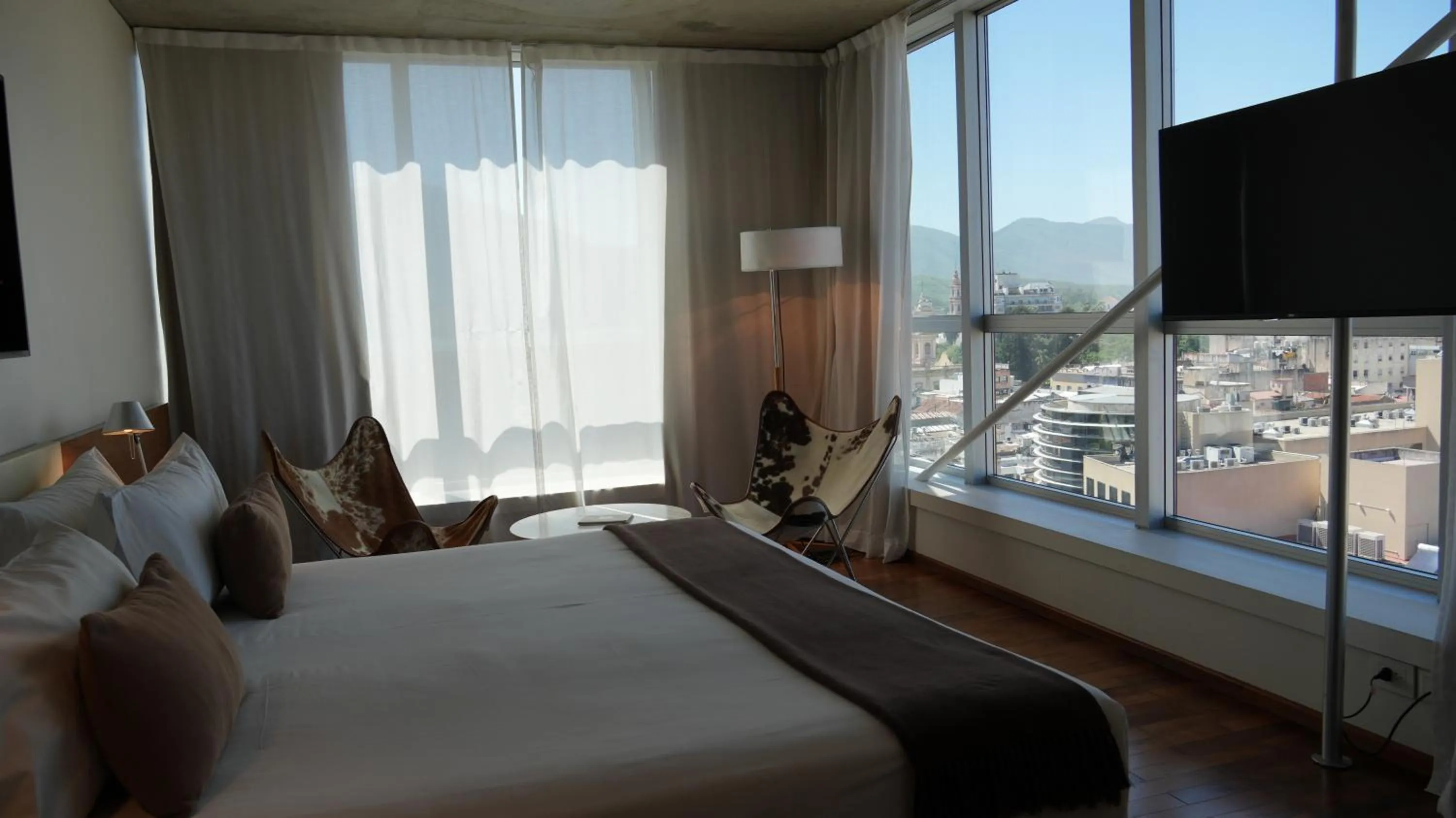 Photo of the whole room, Bed in Design Suites Salta