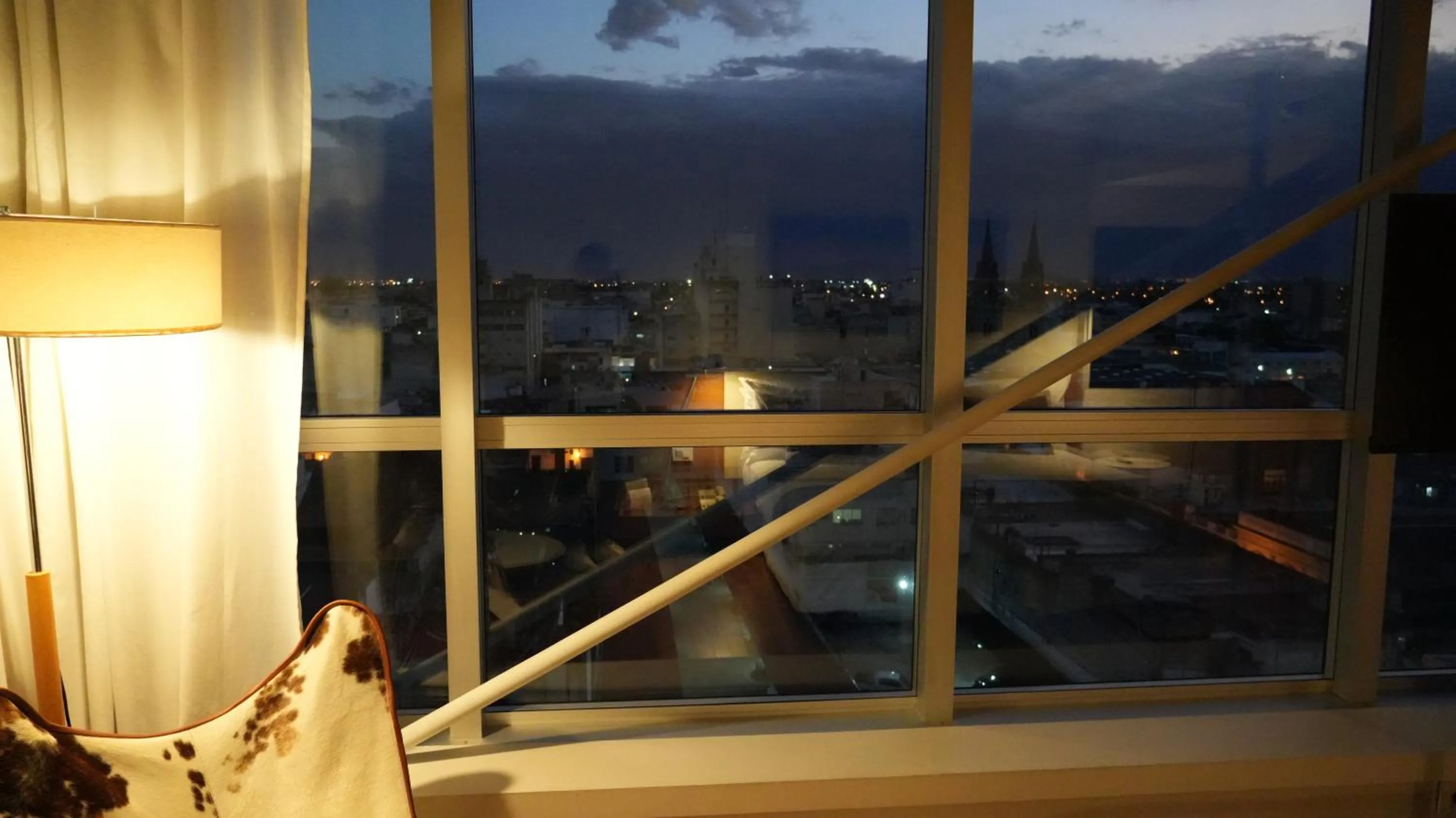 Photo of the whole room in Design Suites Salta