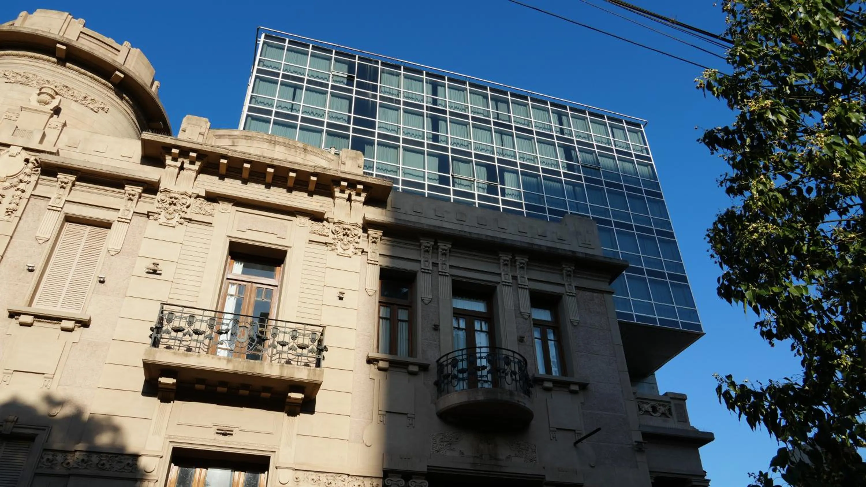 Property building in Design Suites Salta