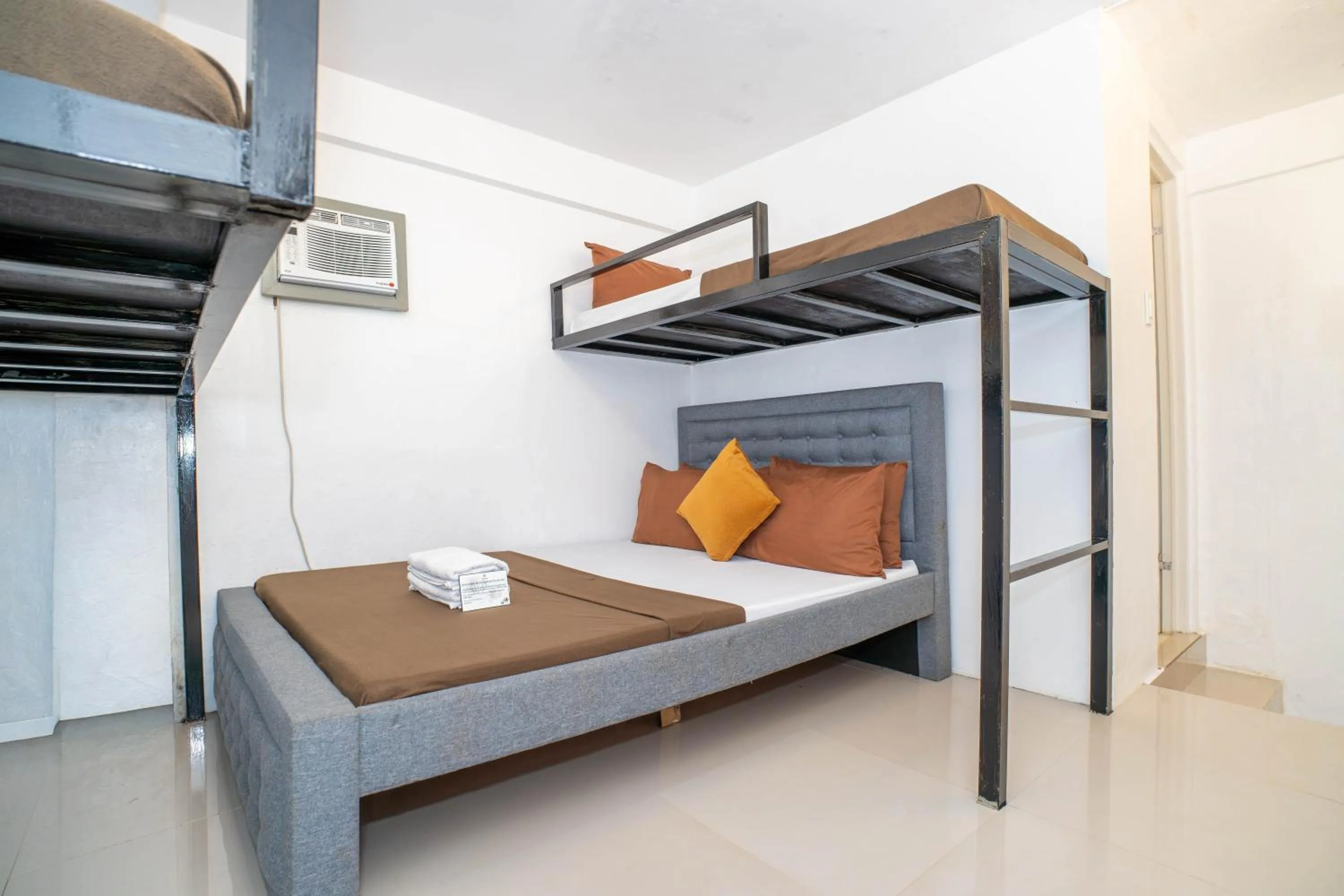 Bed in Prim Travellers Inn