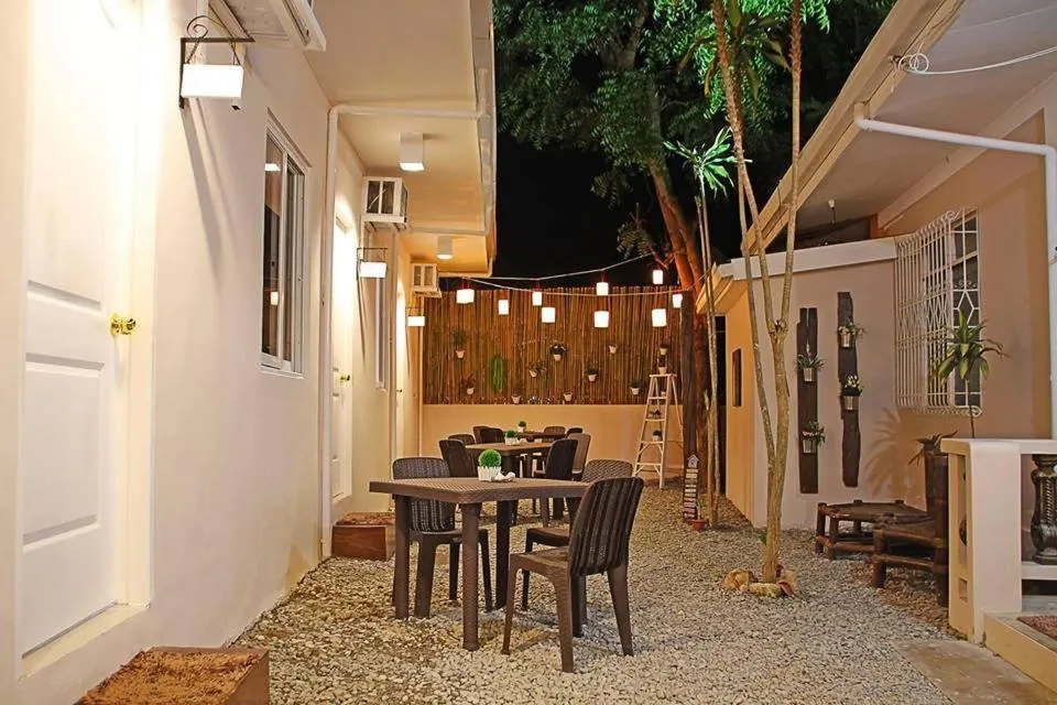 Patio in Prim Travellers Inn