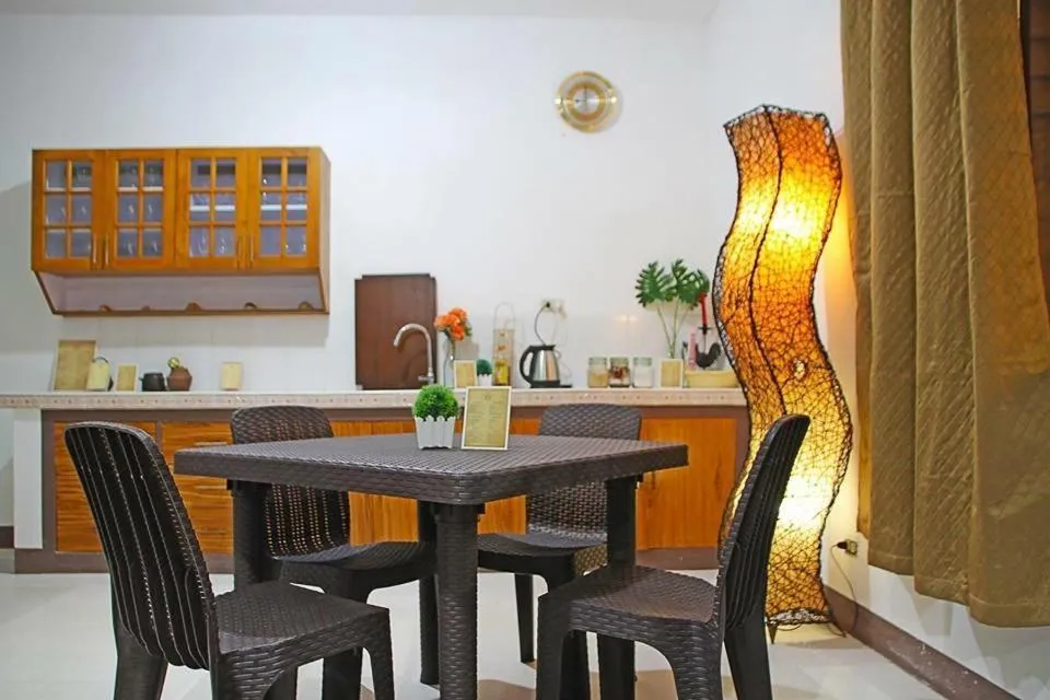 Dining area in Prim Travellers Inn